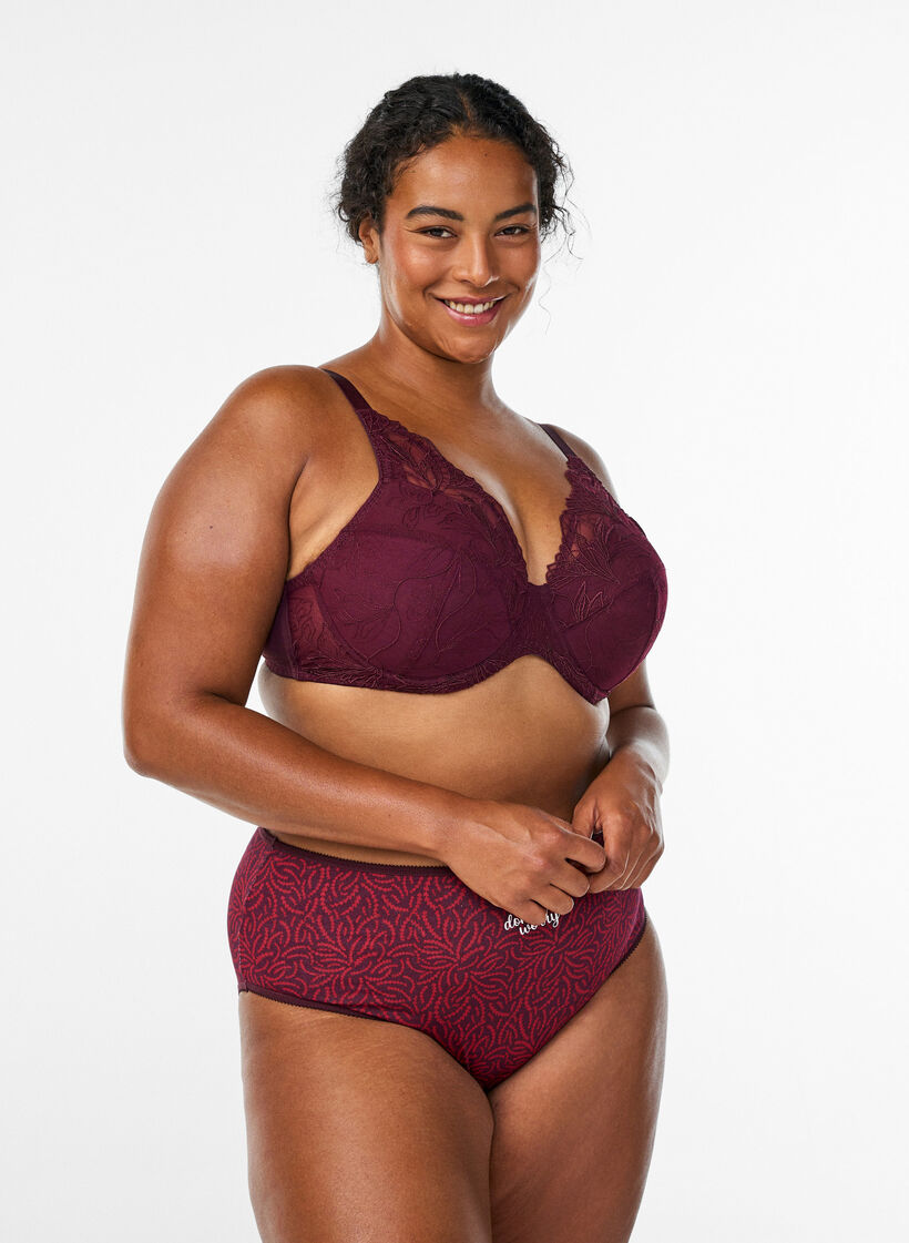 Padded lace bra with underwire, Red, Model image number 1