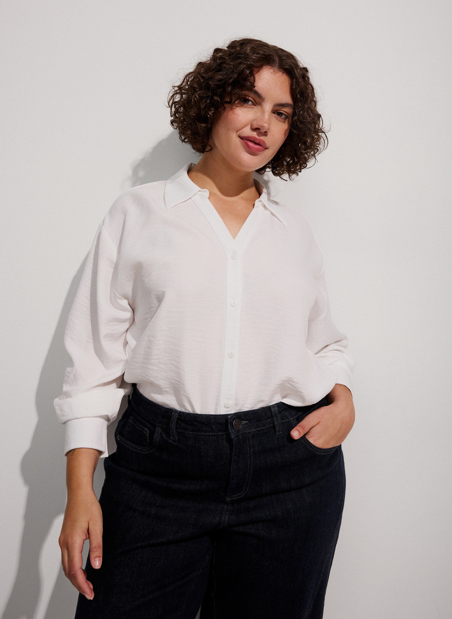 ZizzifashionLoose shirt with V-neck, White, Model image number 0