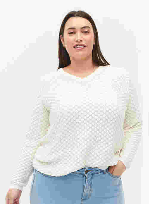 Patterned knitted top with v-neckline