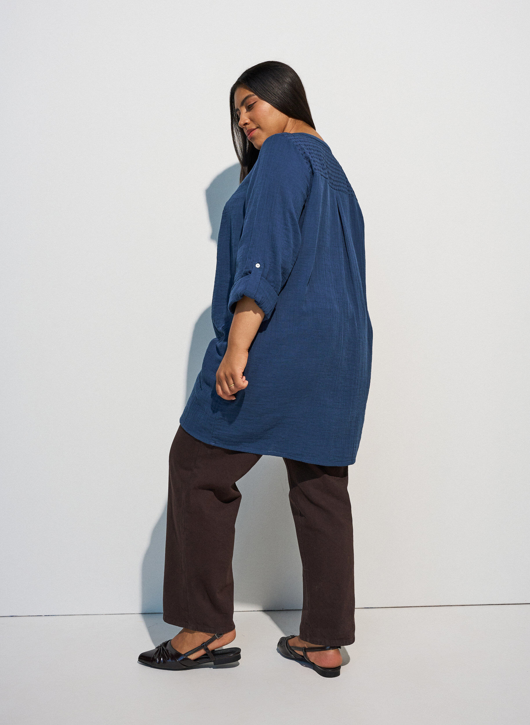 ZizzifashionCotton muslin tunic with broderie anglaise, Blue, Model image number 2