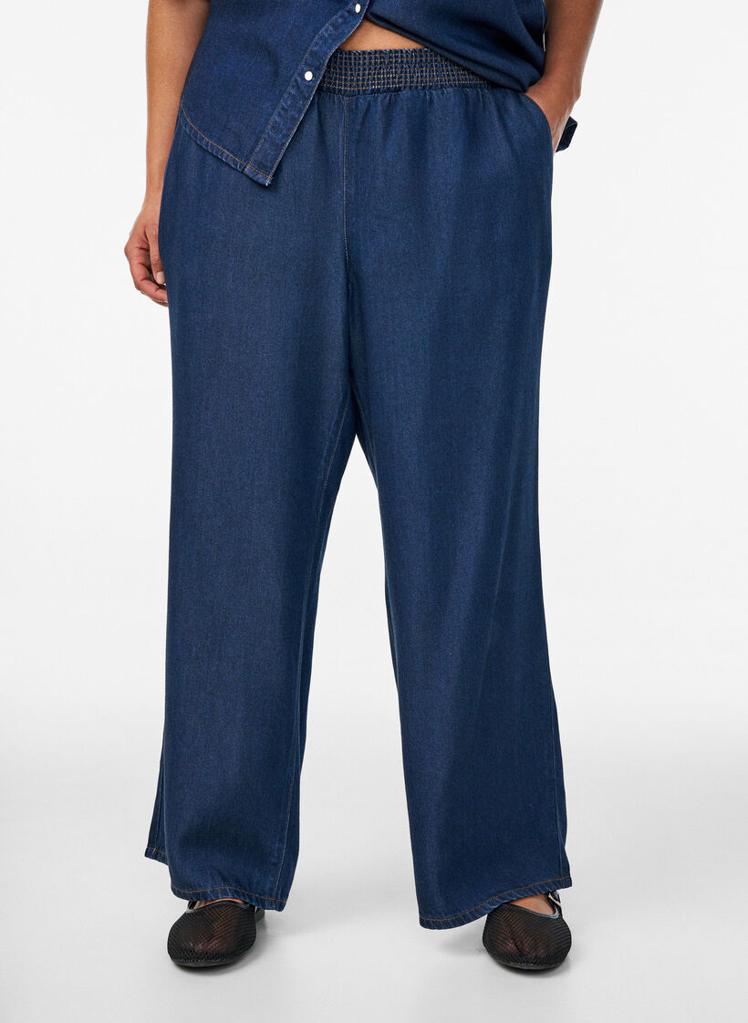 Wide-leg Lyocell trousers with a denim look, Blue, Model