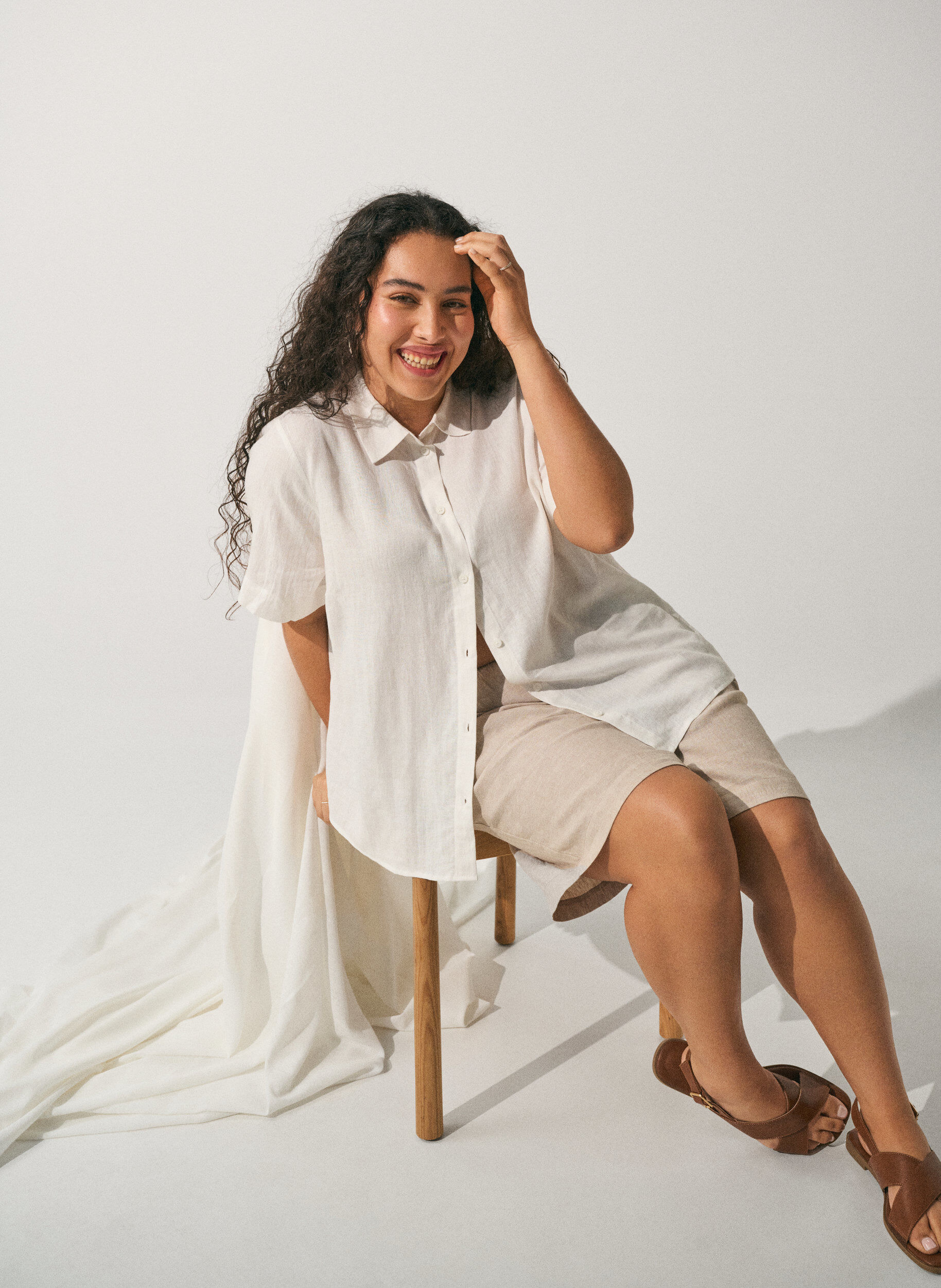 Zizzifashion High-waisted linen and viscose shorts, Beige, Image image number 0