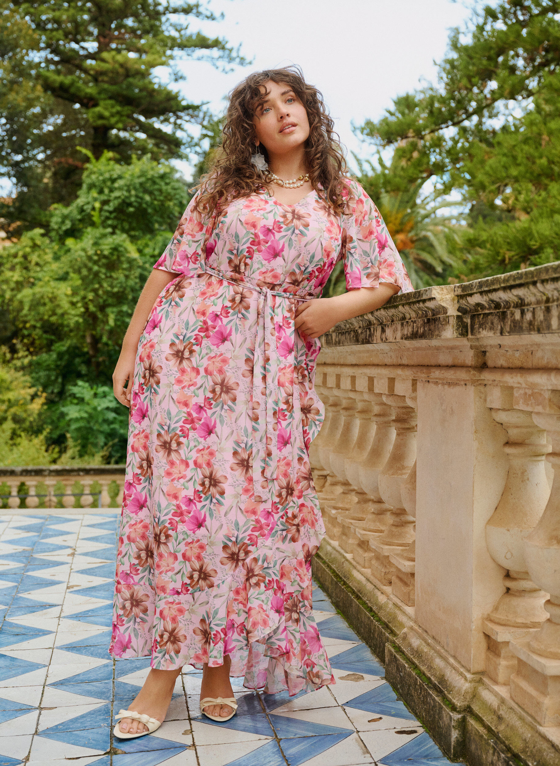 Chiffon maxi dress with a V-neck and ruffle hem