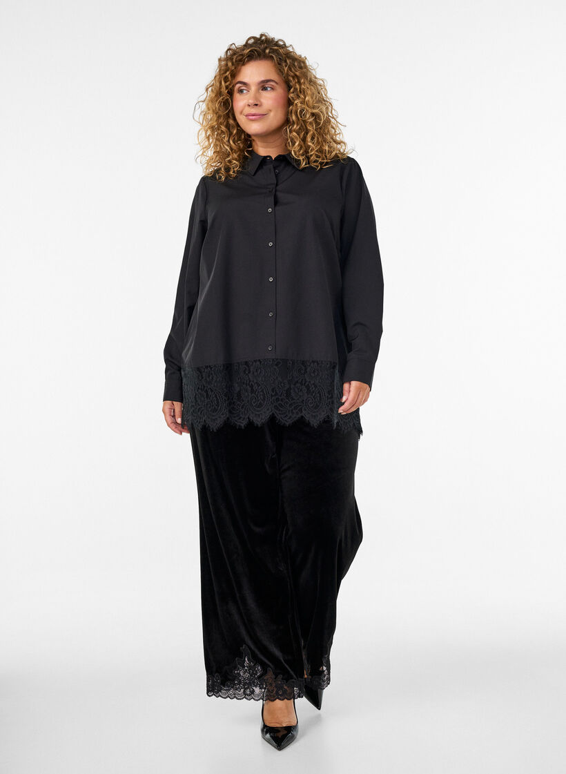Loose shirt with a wide lace trim, Black, Model image number 1