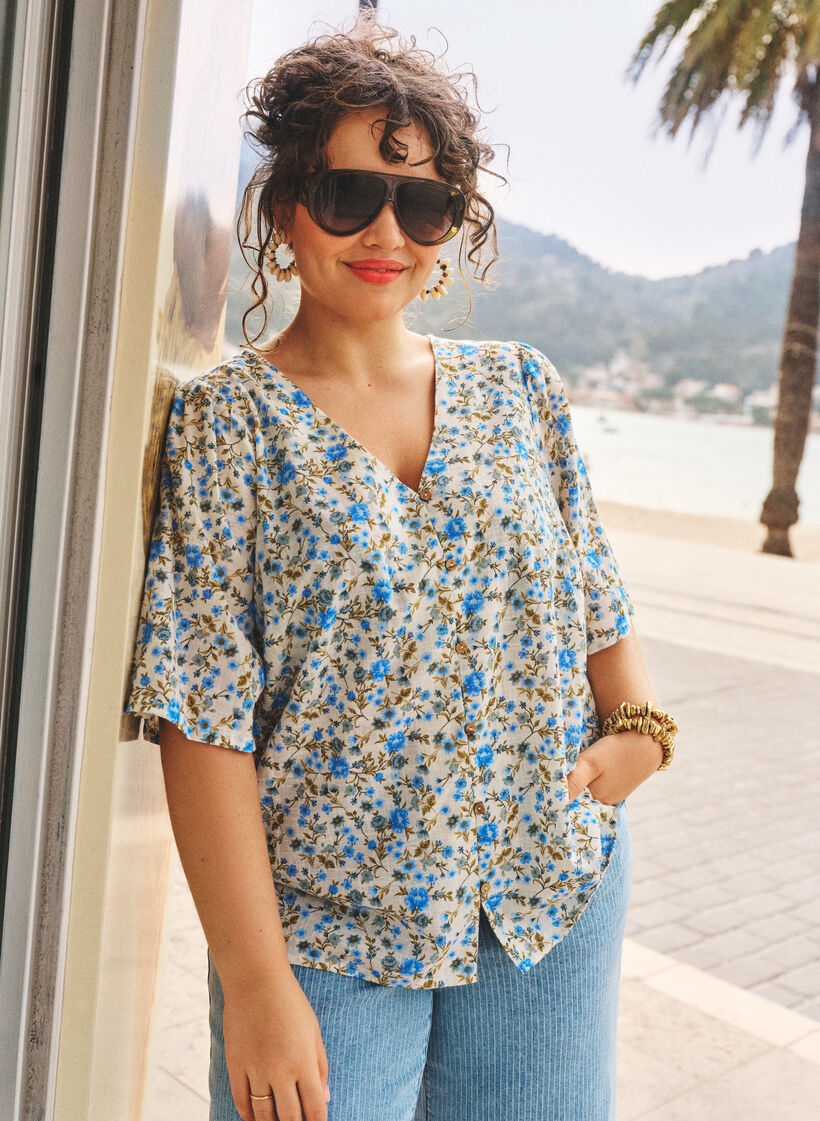 Short-sleeved cotton shirt with a V-neck, Blue, Image
