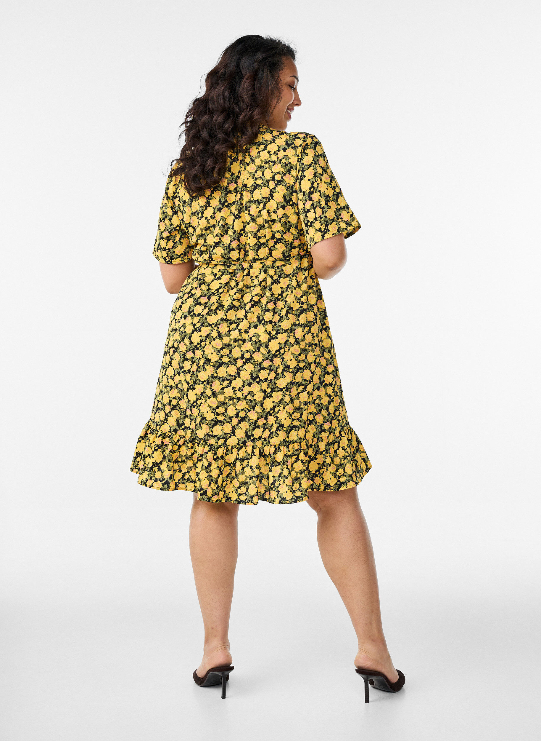 Zizzifashion Floral wrap dress with short sleeves, Yellow, Model image number 2