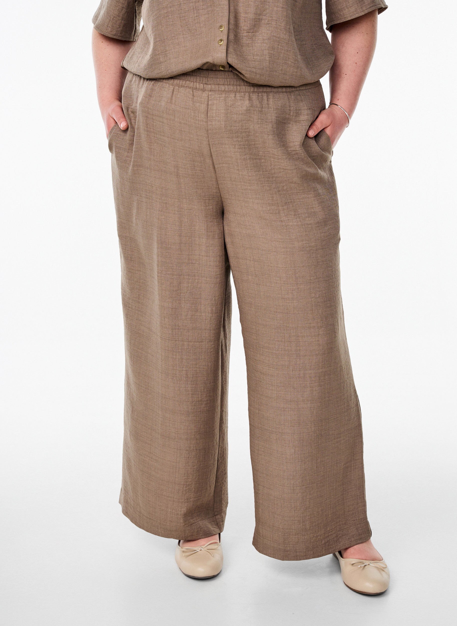 ZizzifashionLoose trousers with elasticated waistband and pockets, Brown, Model image number 2