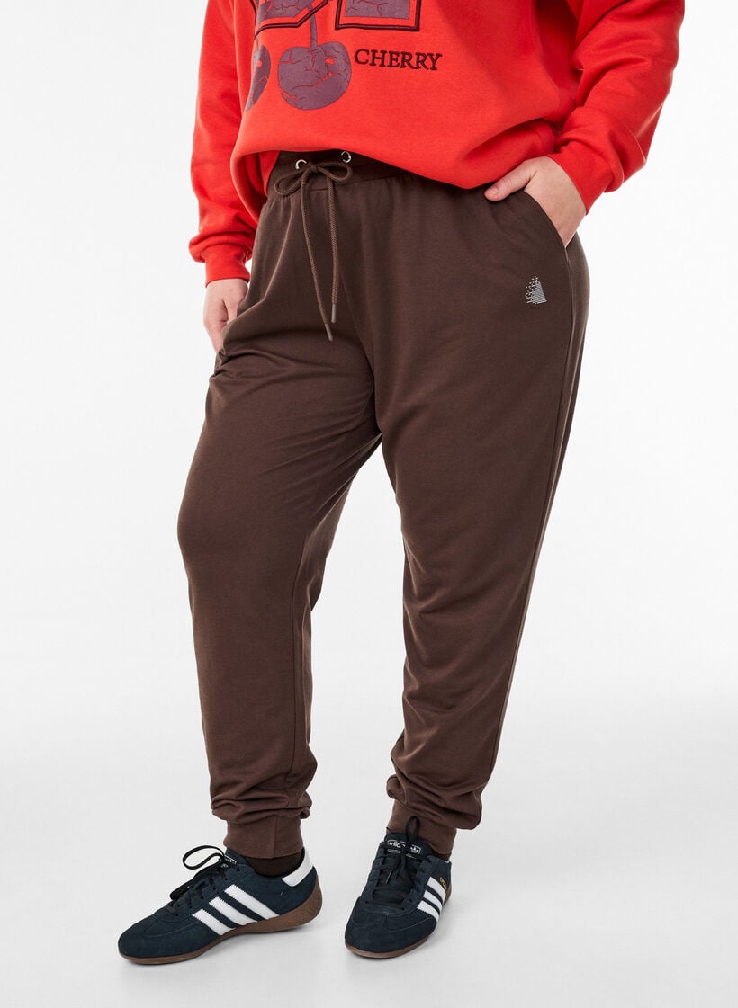 Sweatshirt with front motif, Red, Model image number 3