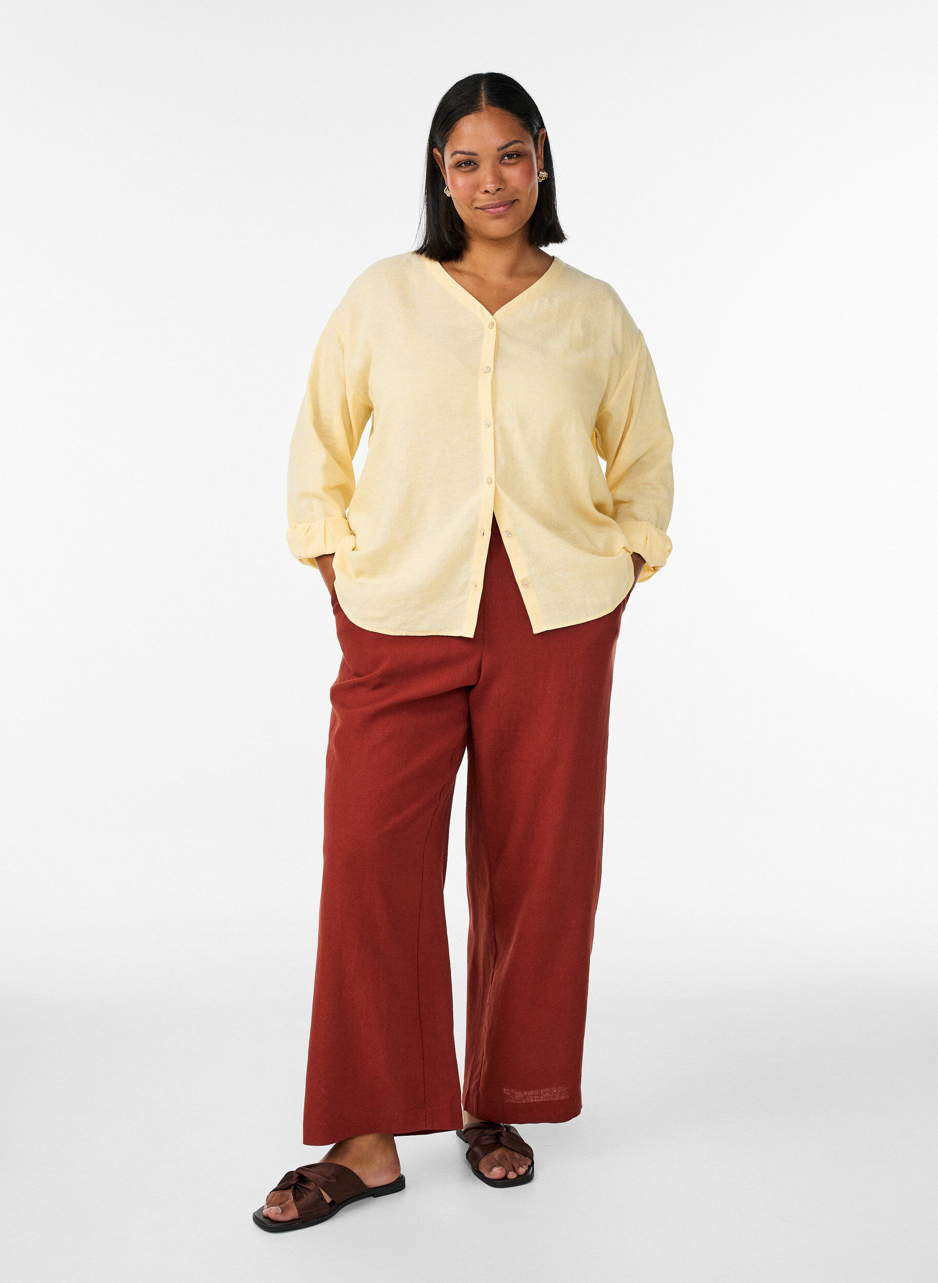 ZizzifashionBlouse in linen and viscose with V-neck, Yellow, Model image number 1