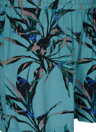 Loose-fitting shorts in viscose, Sea Pine Leaf, Packshot image number 2