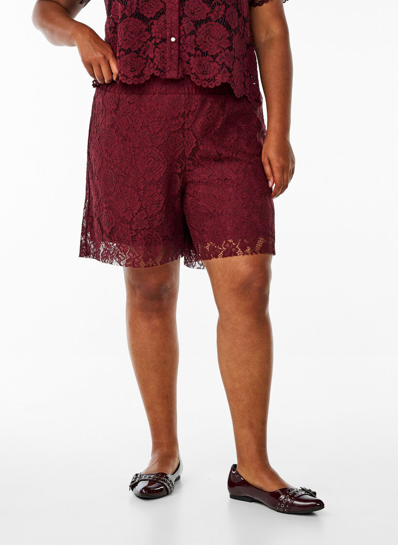 Loose lace shorts, Dark Bordeaux, Model image number 3