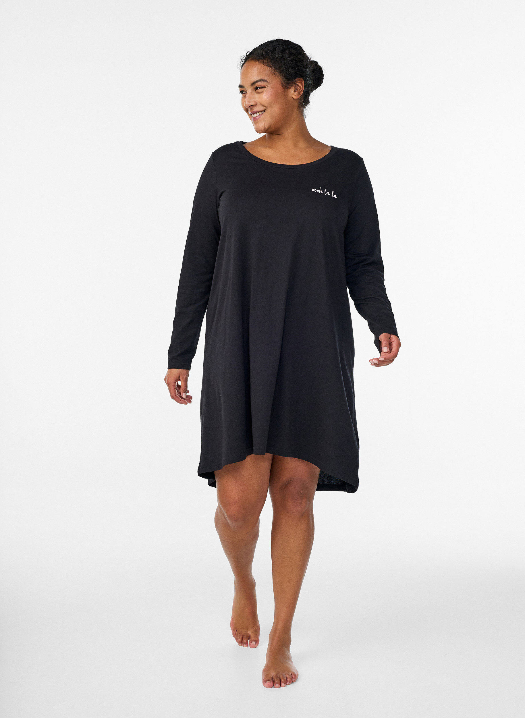 Zizzifashion Long-sleeved nightgown in organic cotton, Black, Model image number 1