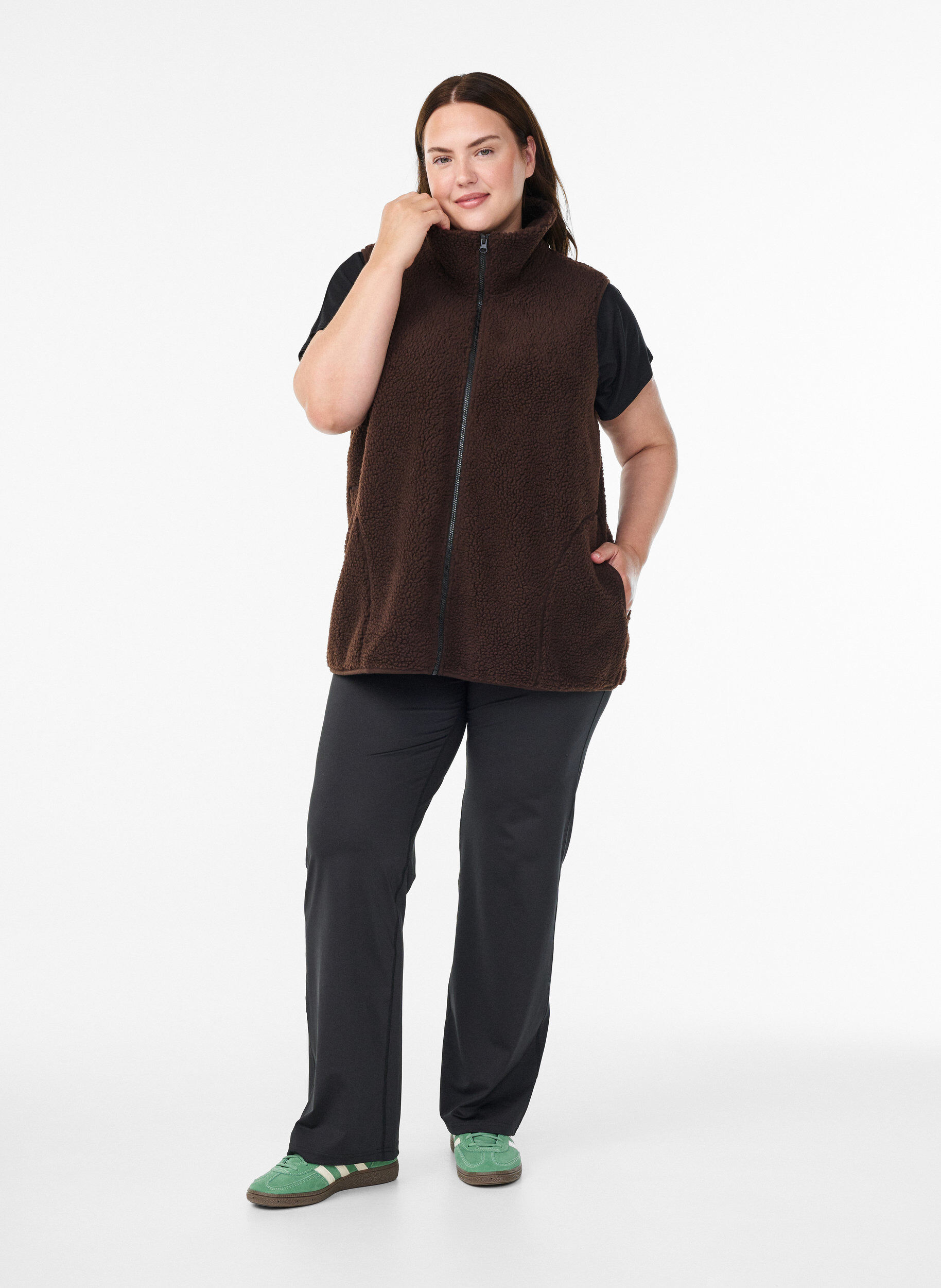 Zizzifashion Teddy fleece gilet with zipper and pockets, Brown, Model image number 1
