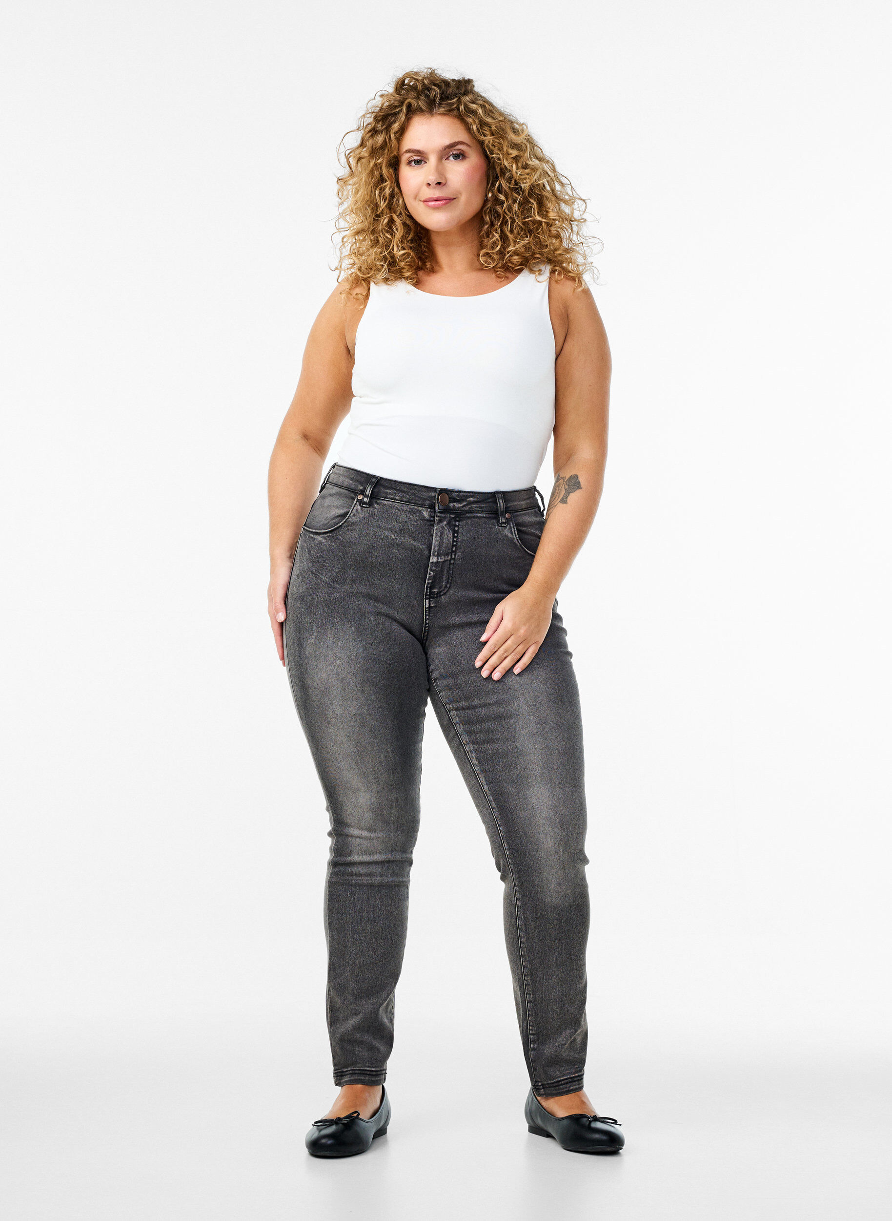 Slim fit Emily jeans with normal waist, Dark Grey, Model