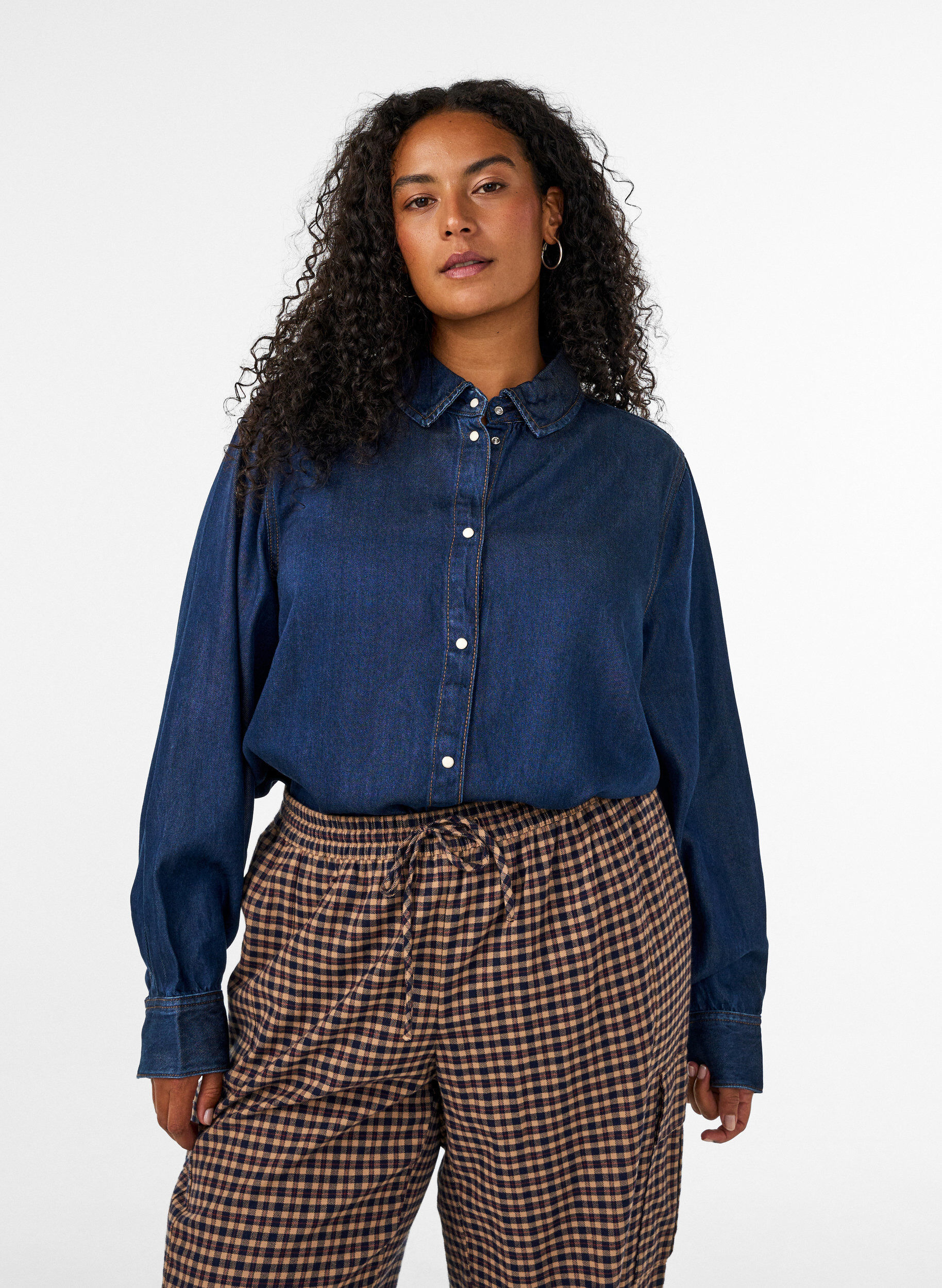 Denim shirt in lyocell with press studs, Blue, Model