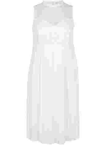 Sleeveless wedding dress with lace and pleat