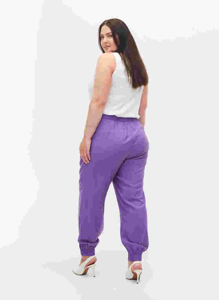 Loose viscose blend trousers with elastic trim, Royal Lilac, Model