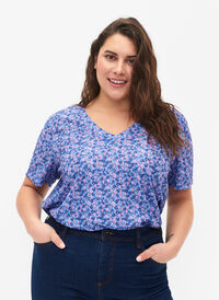 FLASH - Printed t-shirt with v-neck, Blue Rose Ditsy, Model