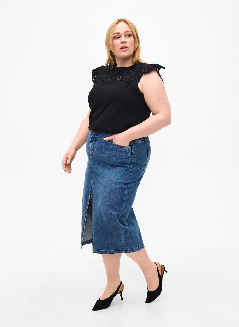 Organic cotton T-shirt with broderie anglaise, Black, Model image number 2