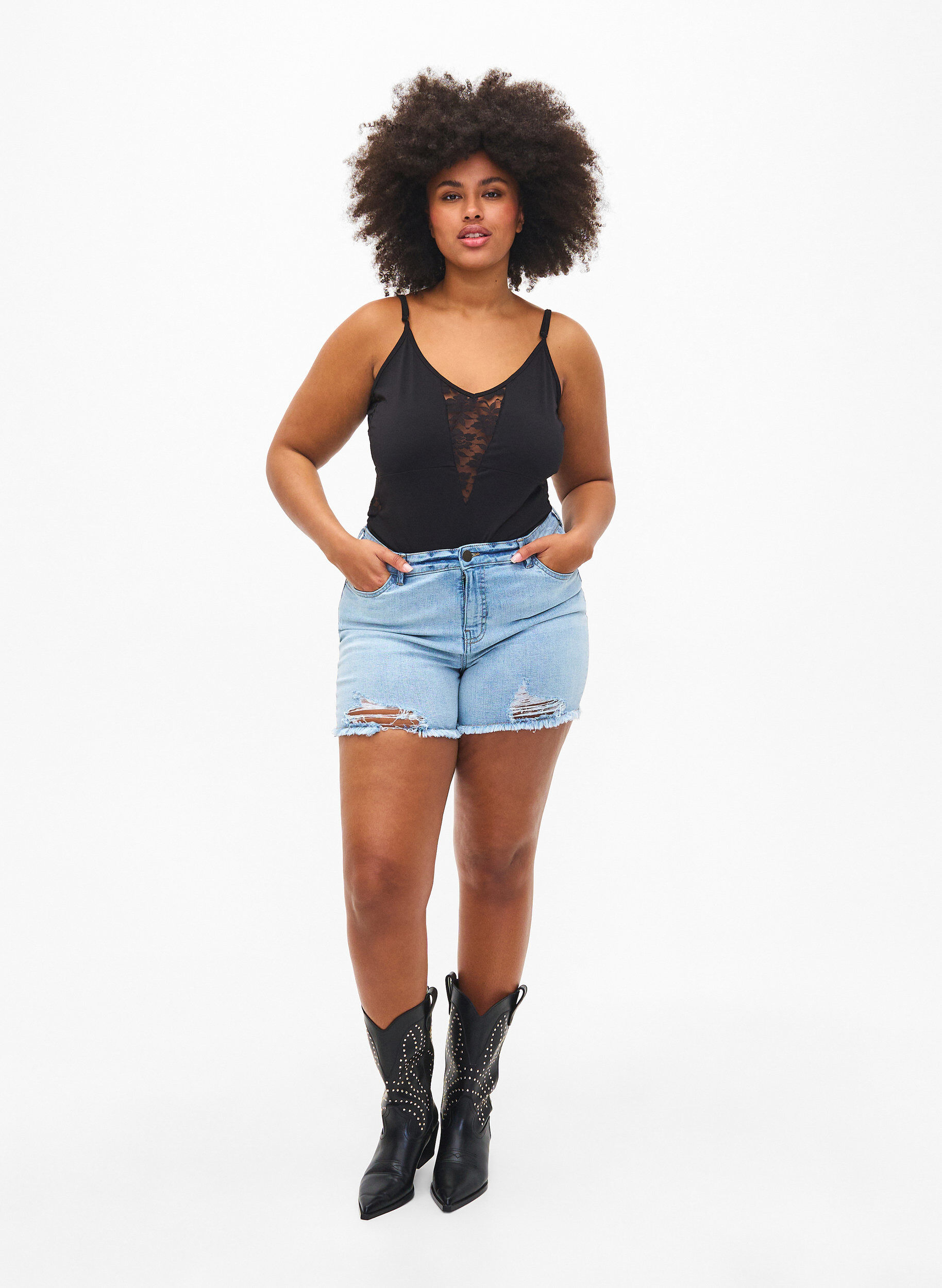 Zizzifashion Denim shorts with distressed details, Light Blue Denim, Model image number 3