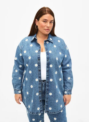 Loose denim shirt with embroidered daisies, L.B. Flower, Model image number 0