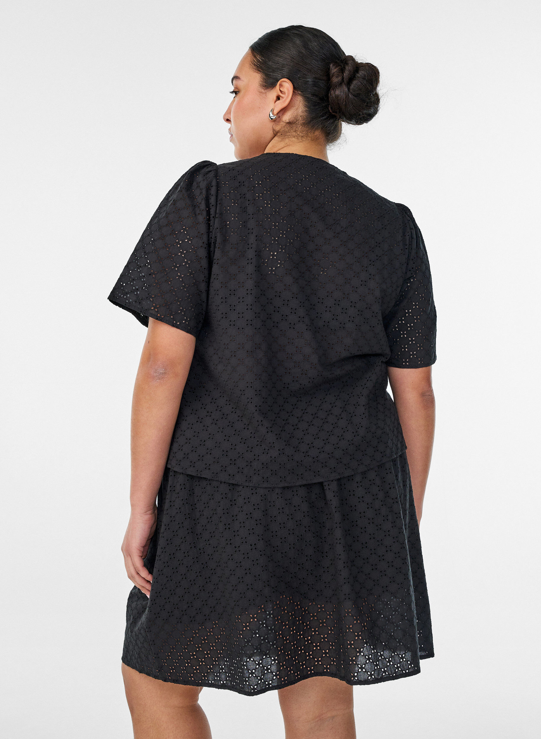 ZizzifashionShort skirt with broderie anglaise and elasticated waist, Black, Model image number 1