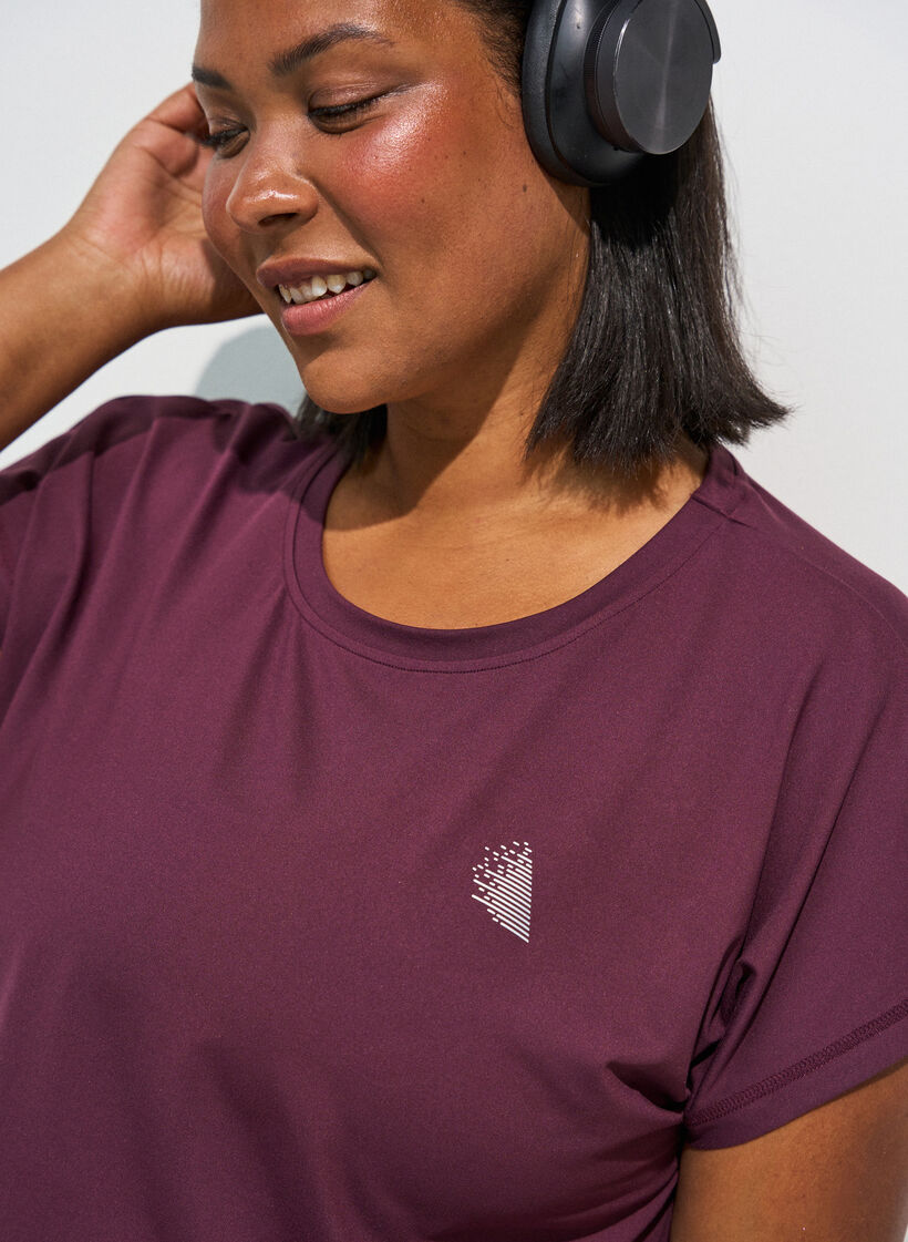 Solid-coloured training T-shirt, Red, Model image number 4