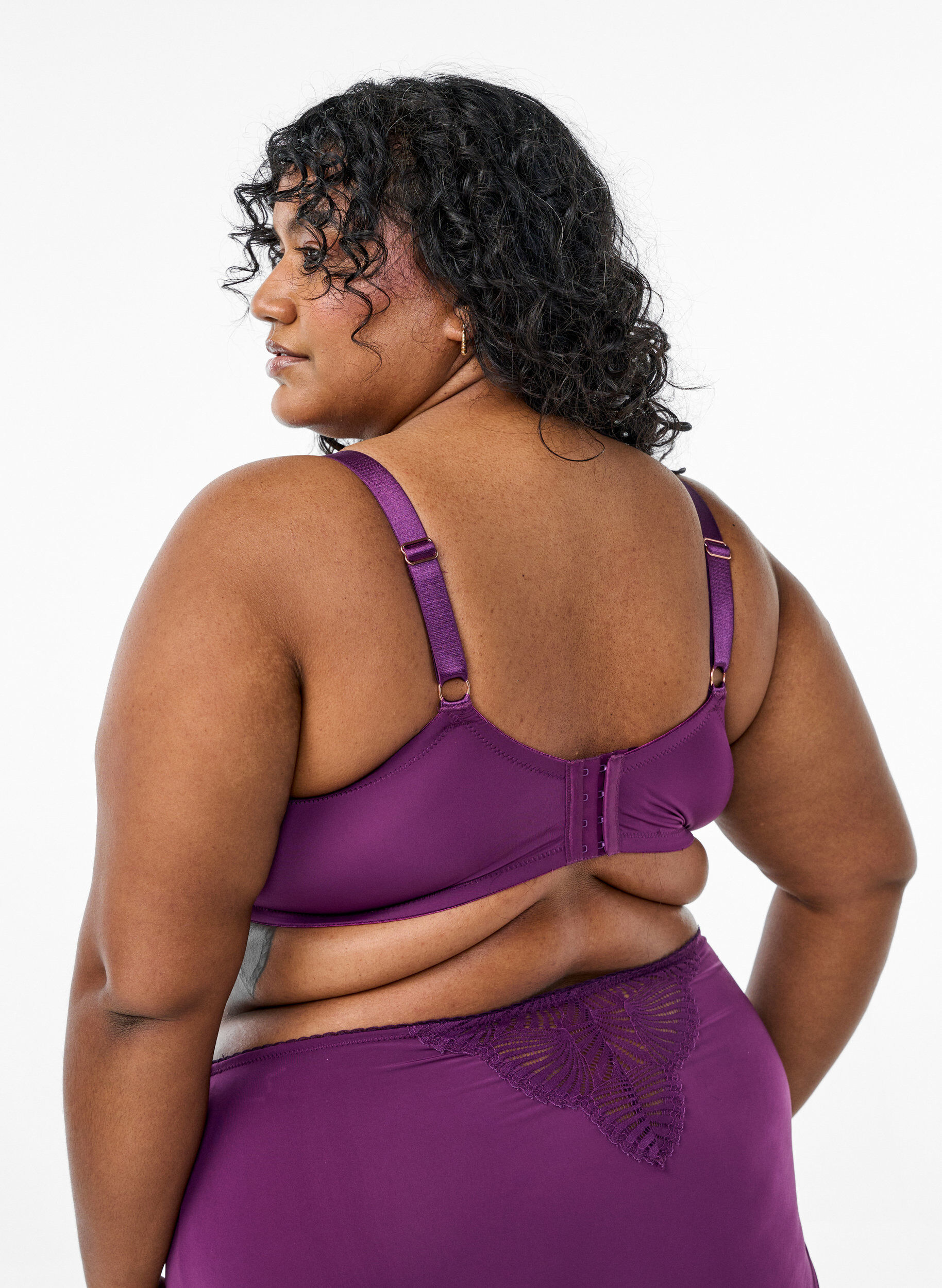 Zizzifashion Padded bra with a lace detail, Dark Bordeaux, Model image number 2