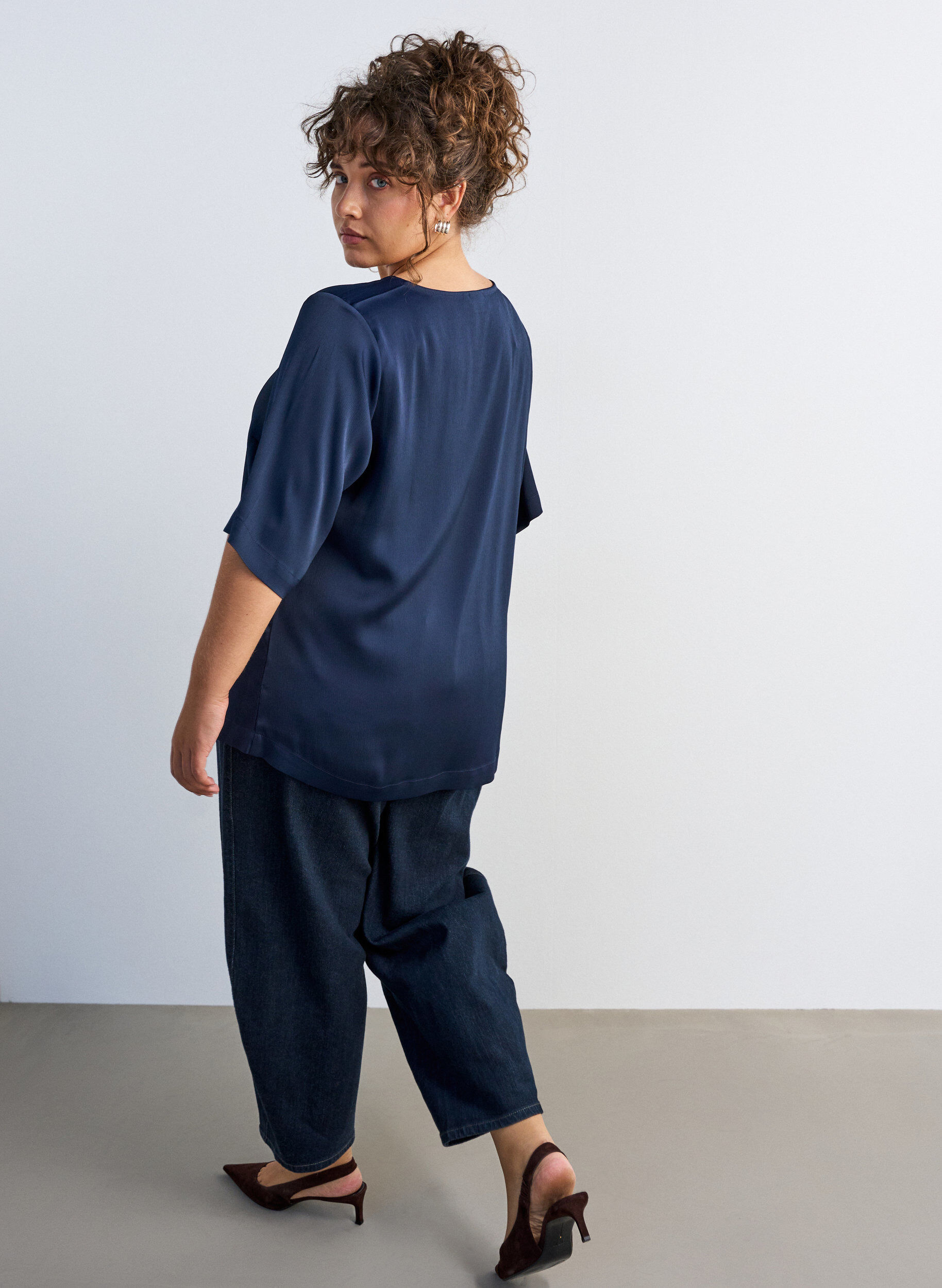 ZizzifashionSatin blouse with elbow-length sleeves, Blue, Model image number 2