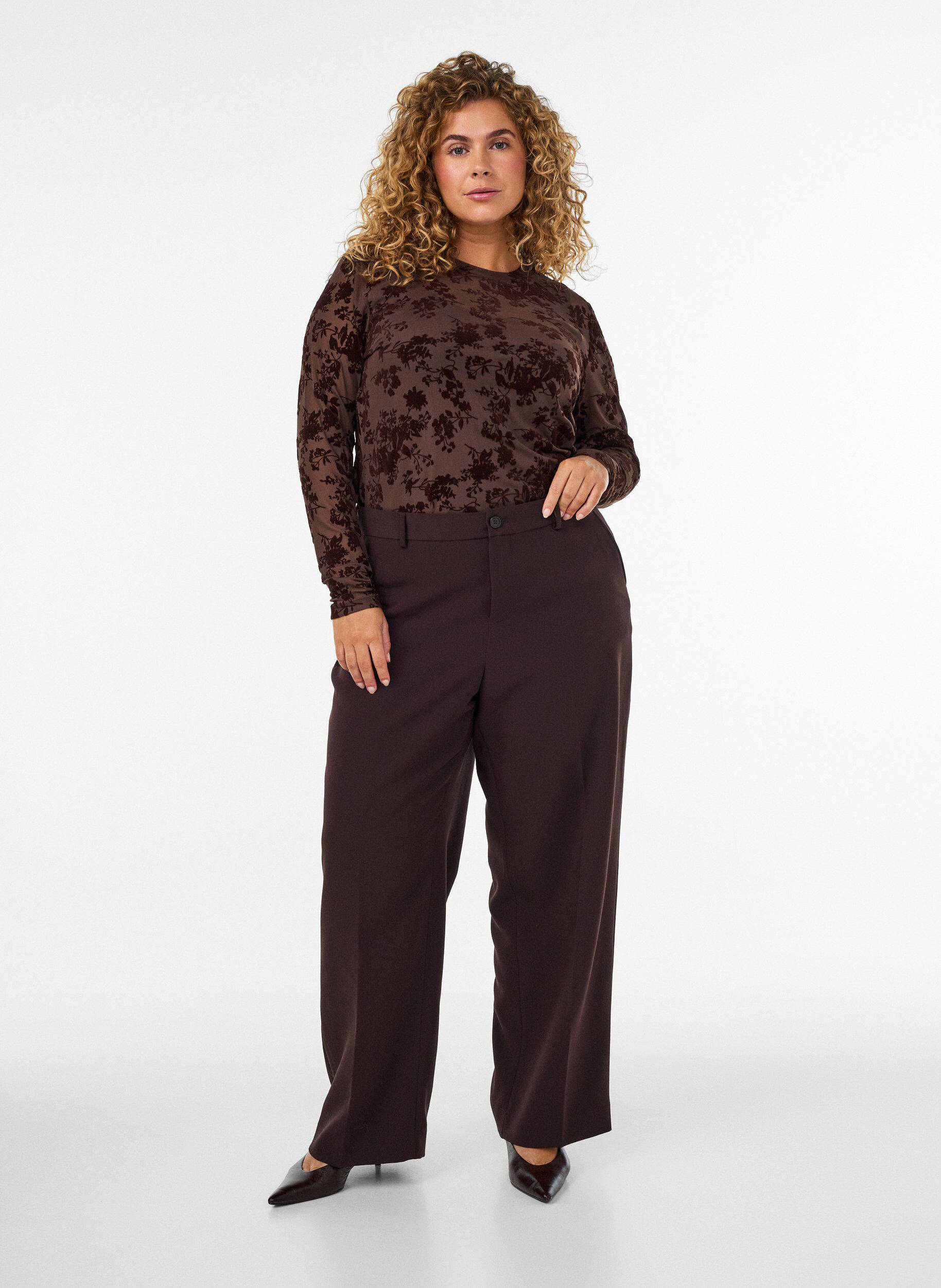 Tailored trousers with wide legs and high waist, Brown, Model