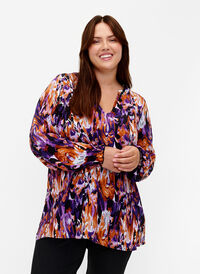 Long-sleeved viscose blouse with print, Pansy AOP, Model