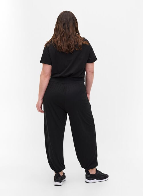 Loose viscose trousers with pockets