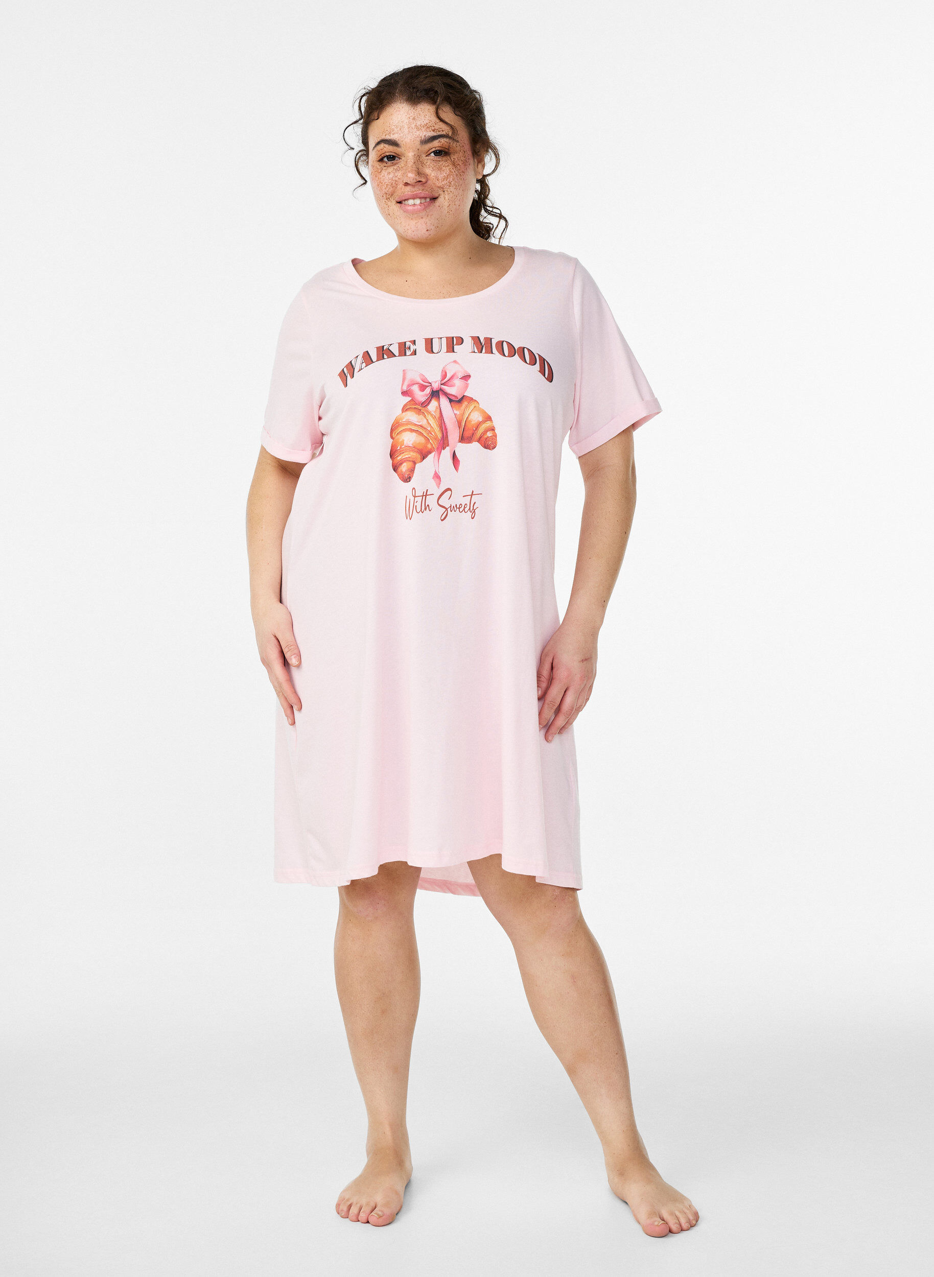 Short-sleeved nightgown in organic cotton, Pink, Model