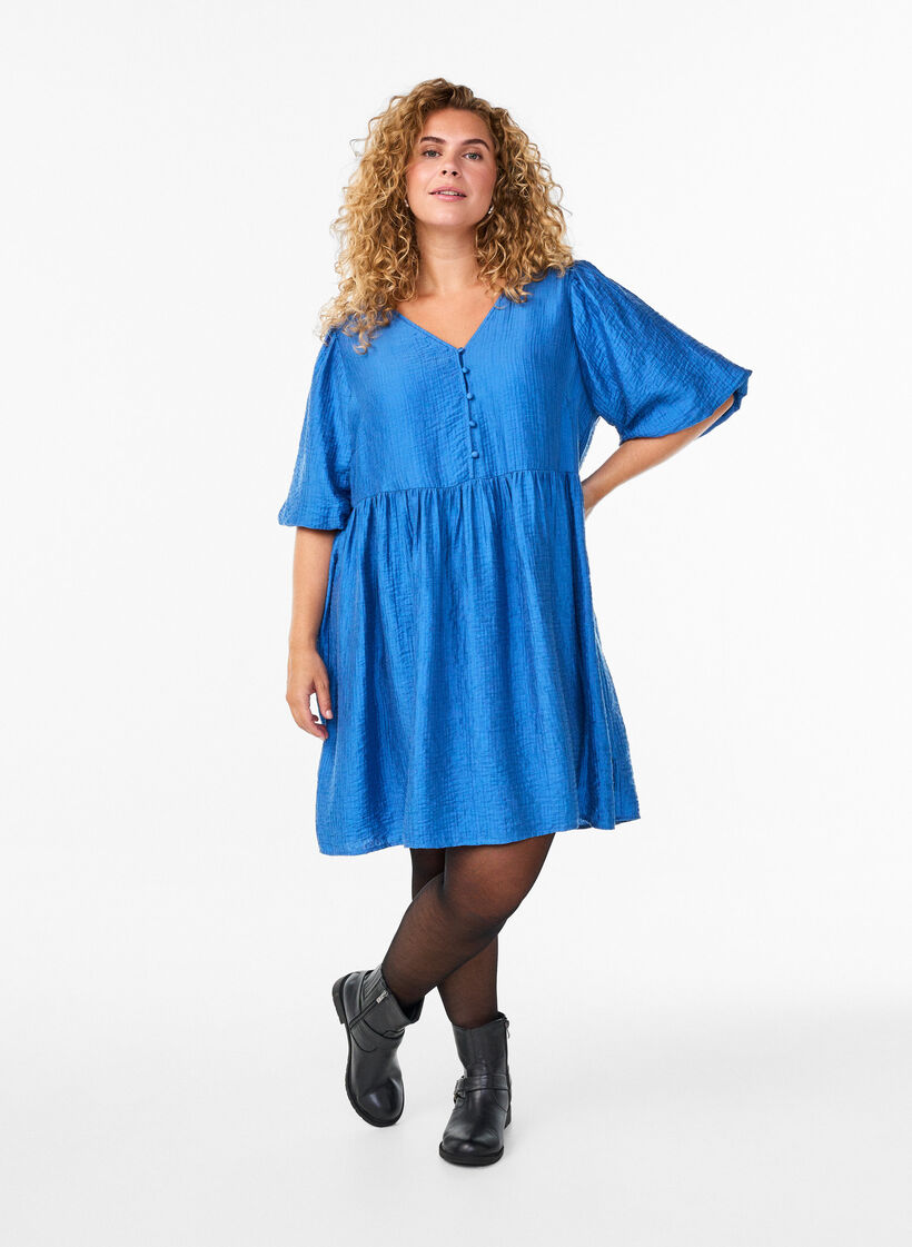 Short dress with texture and short balloon sleeves, Blue, Model image number 1