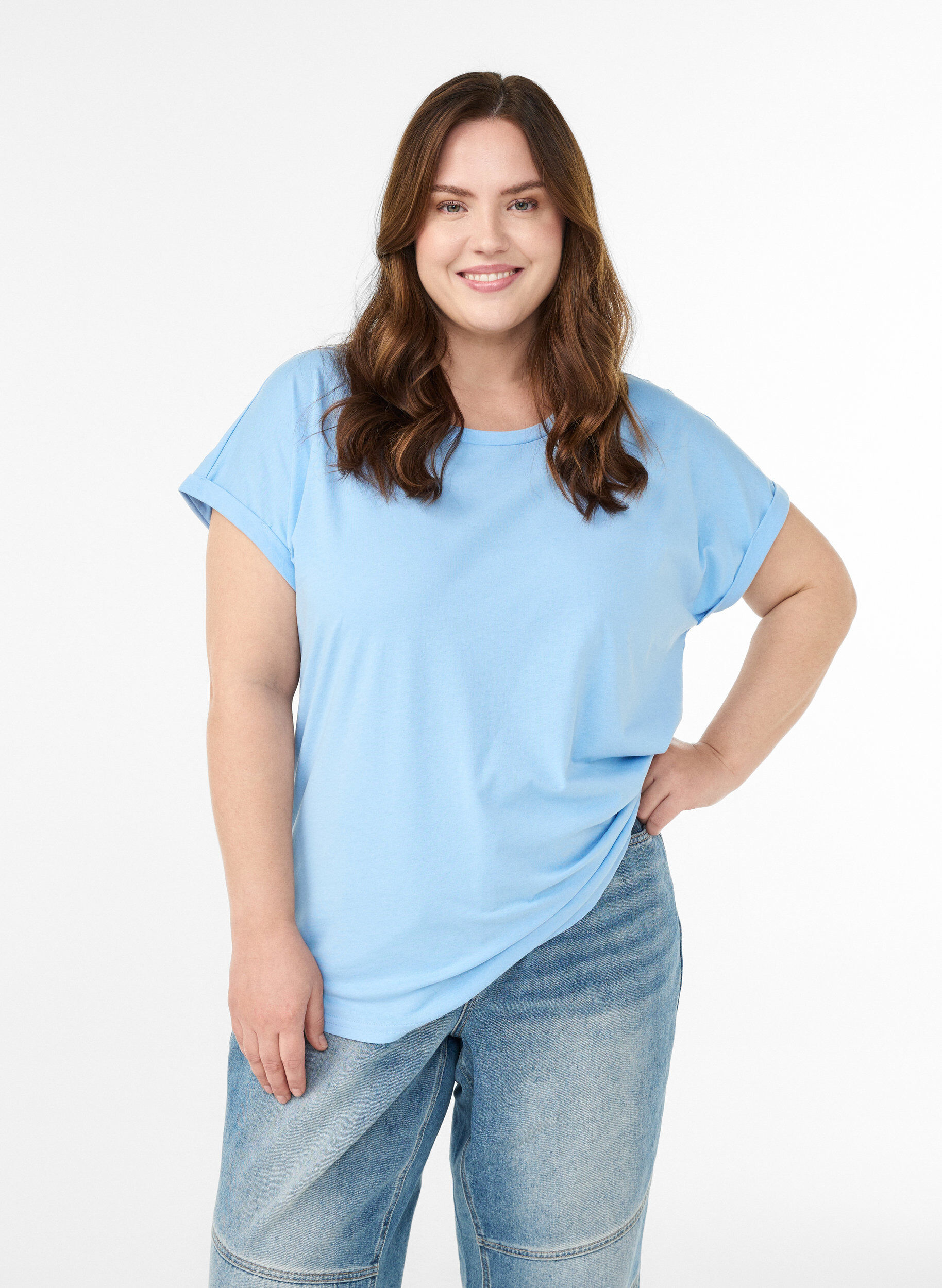 Short-sleeved t-shirt in a cotton blend, Light Blue, Model