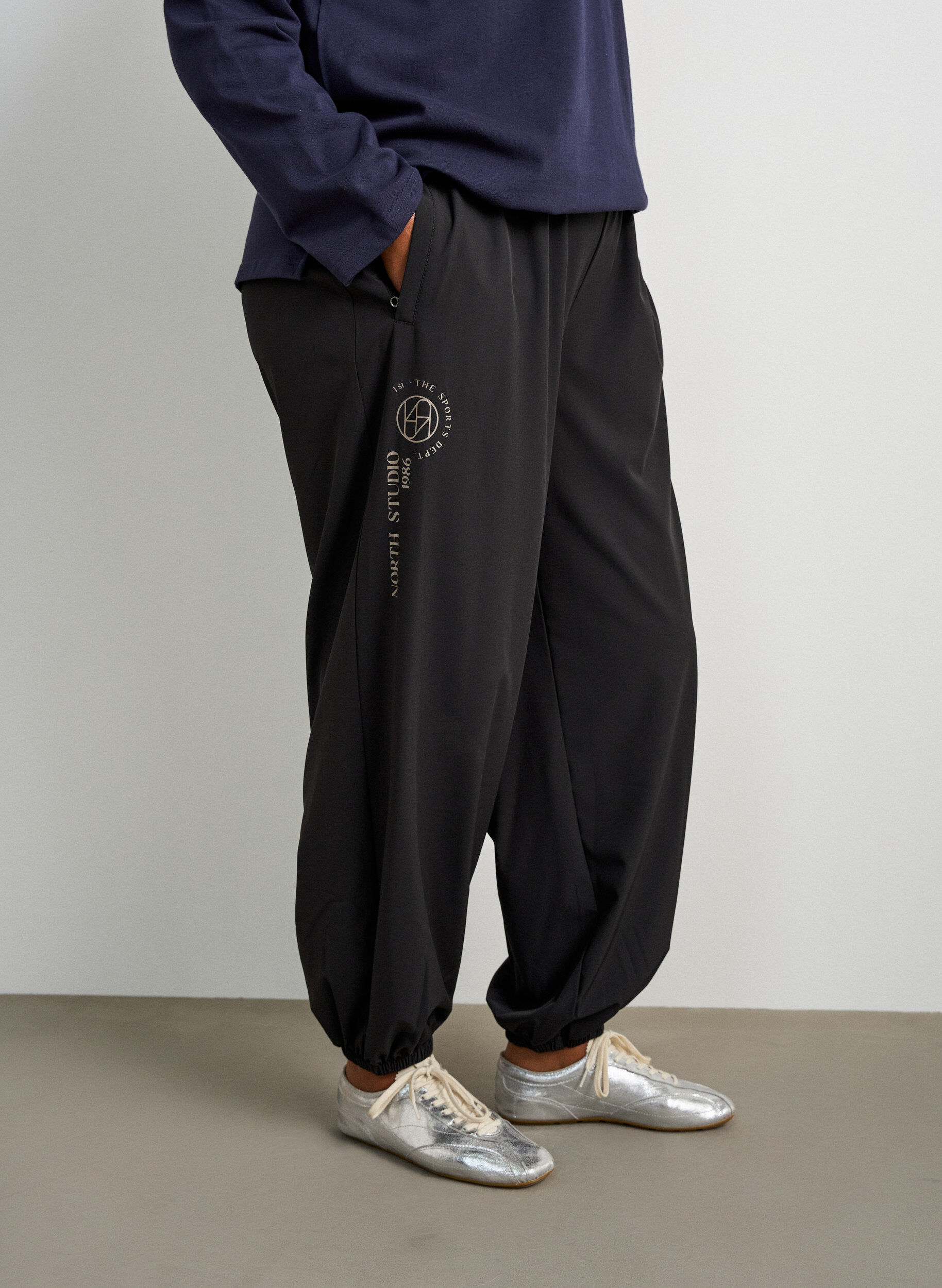 ZizzifashionTraining trousers with balloon legs, Black, Model image number 2