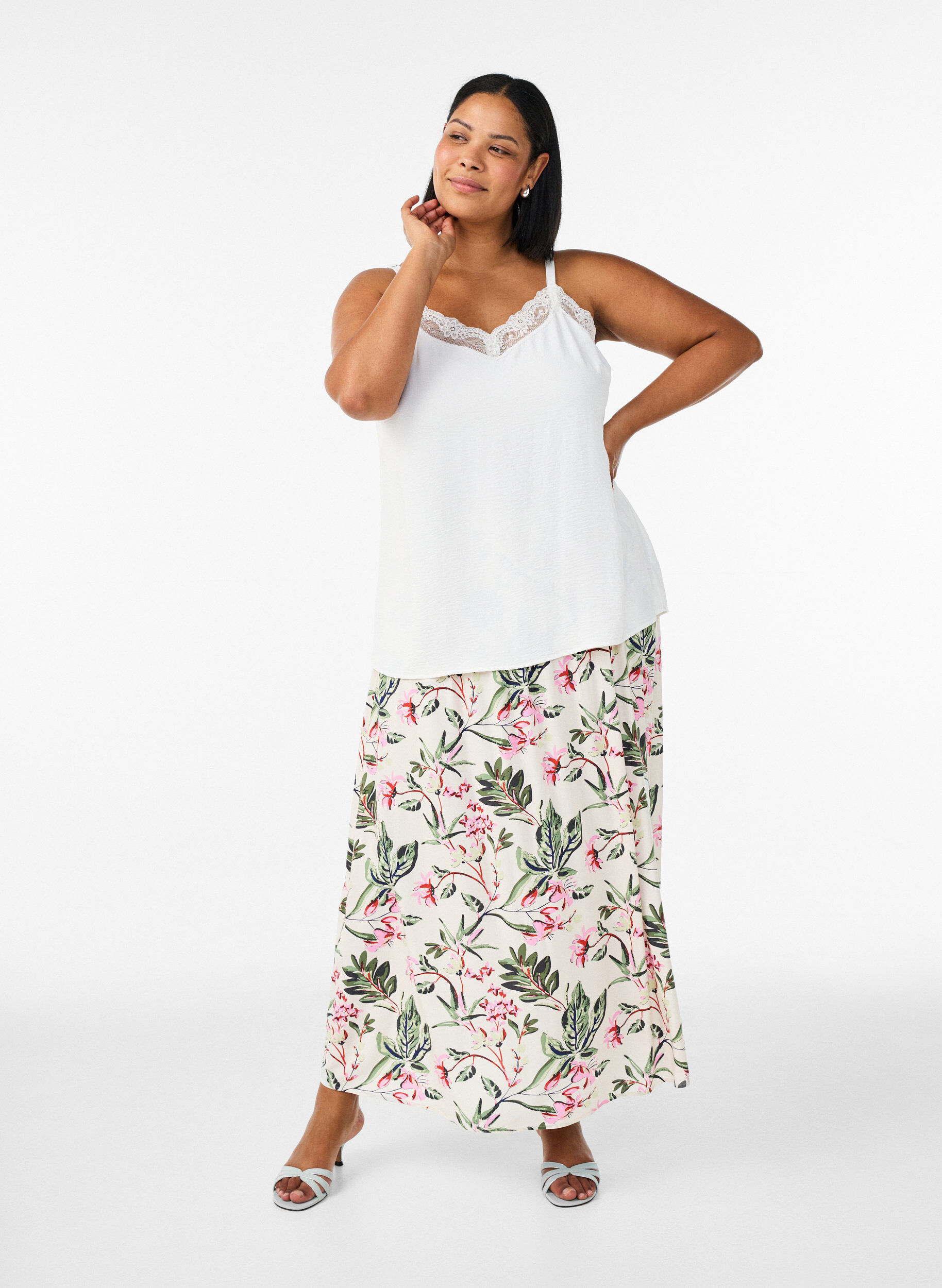 Viscose maxi skirt with smocking, Vanilla, Model