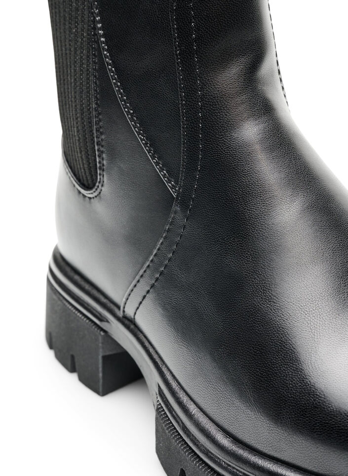 Chelsea boot with a chunky sole and ribbed panels, Black, Packshot image number 2