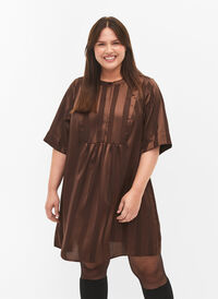 A-line dress with stripes and 1/2 sleeves, Chestnut, Model