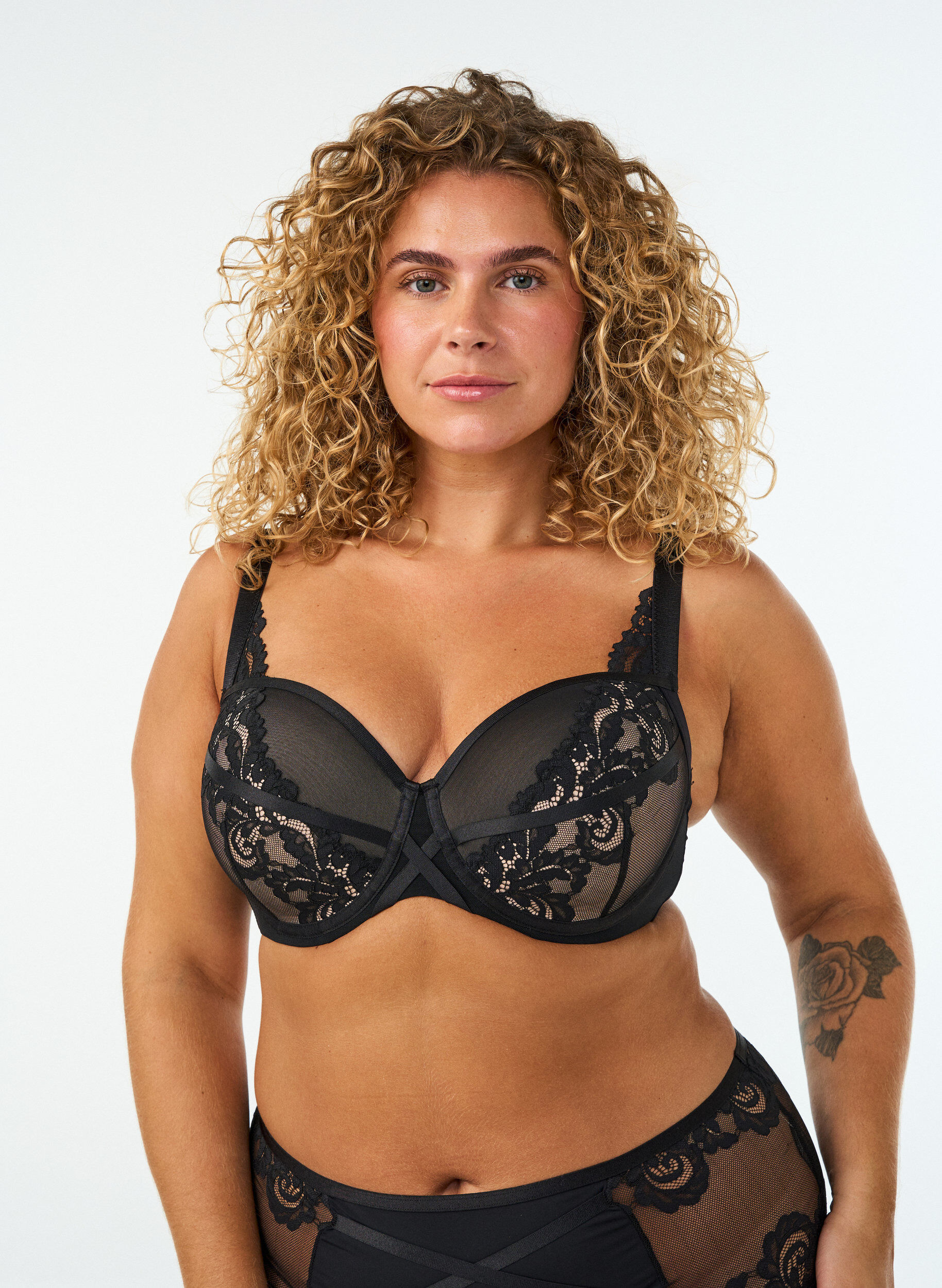 ZizzifashionMoulded underwired bra with floral lace, Black, Model image number 0