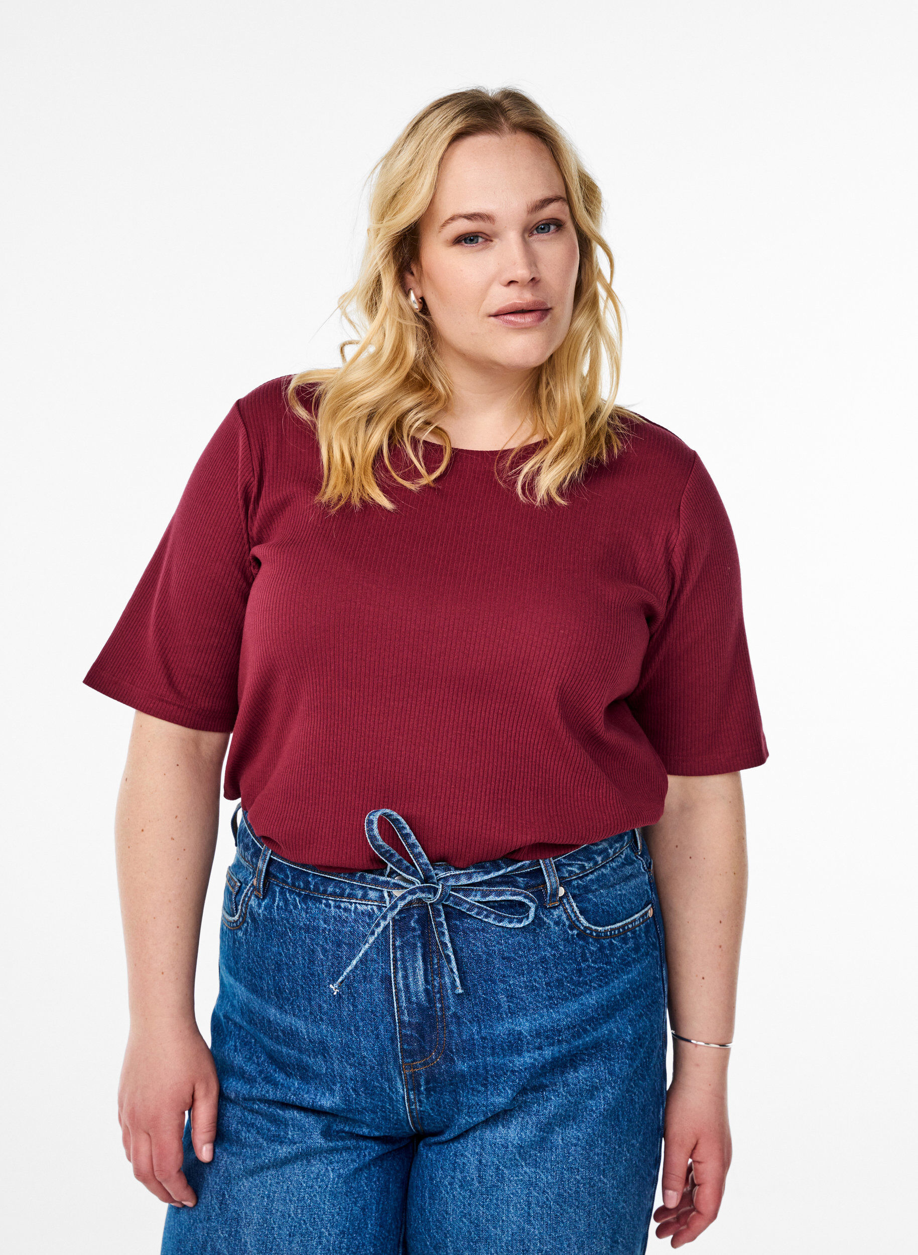 Ribbed jersey blouse with short sleeves, Dark Bordeaux, Model