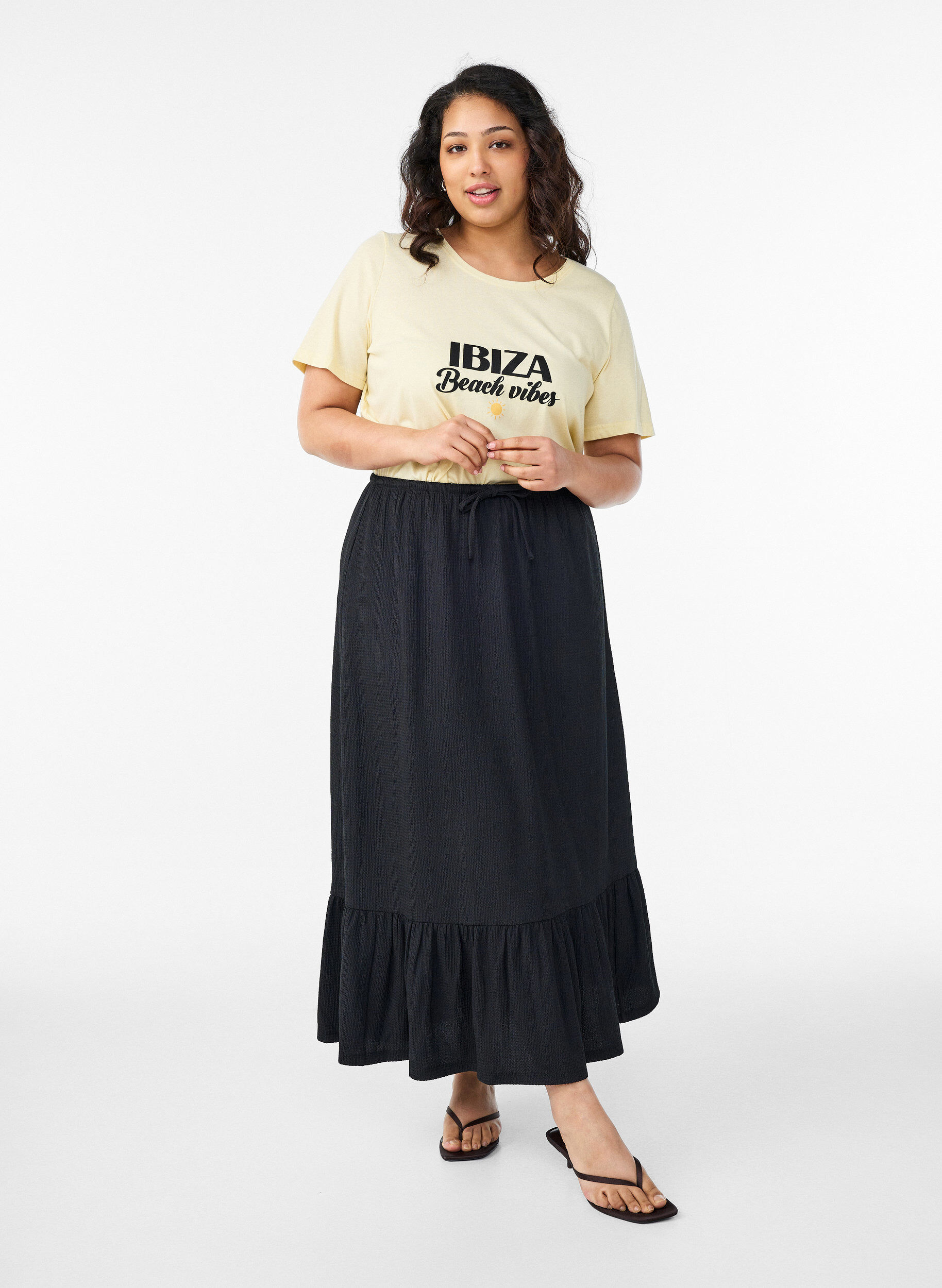 Long skirt with tie belt and ruffle hem, Black, Model