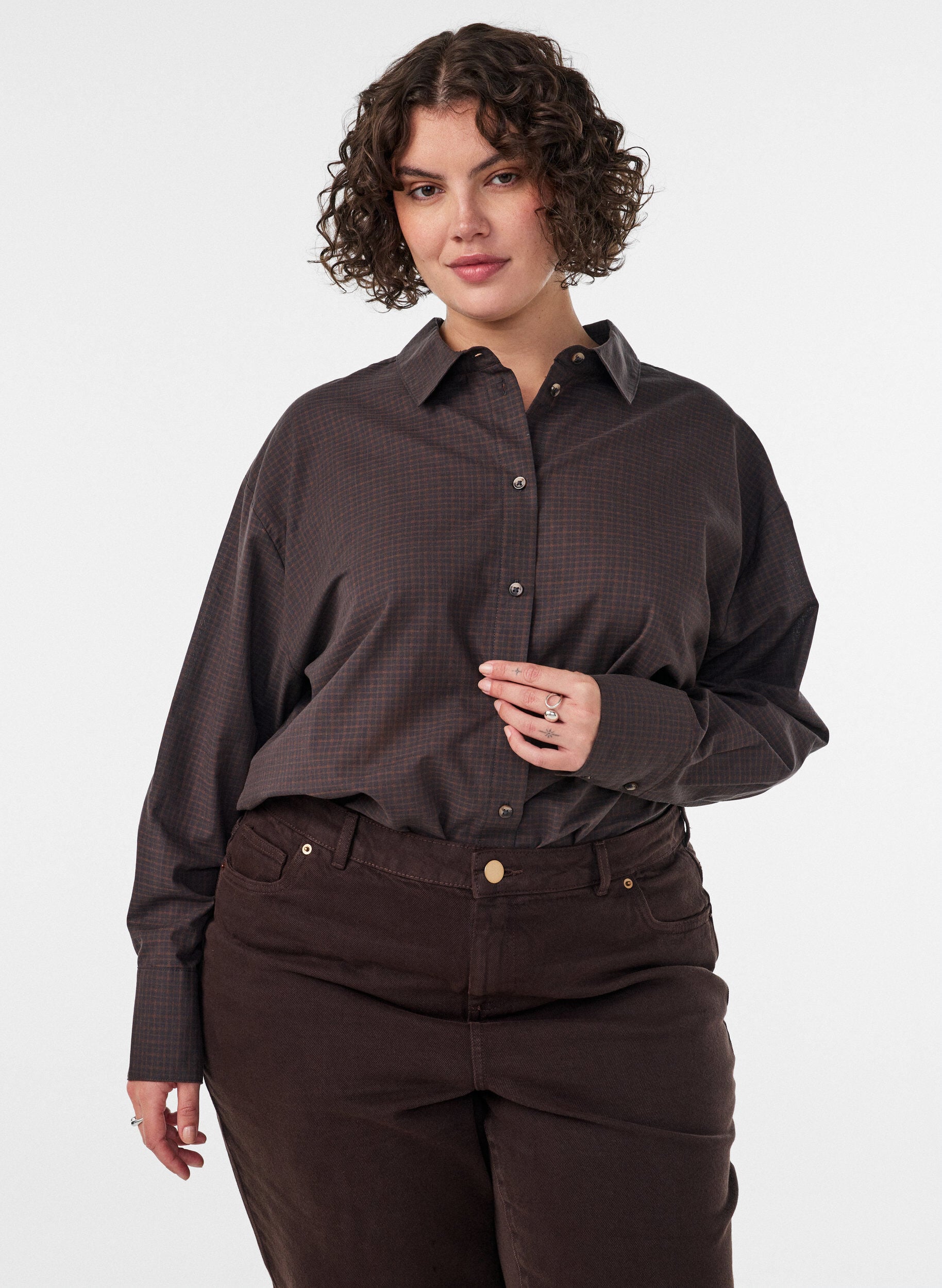 Cotton shirt with checked pattern, Brown, Model