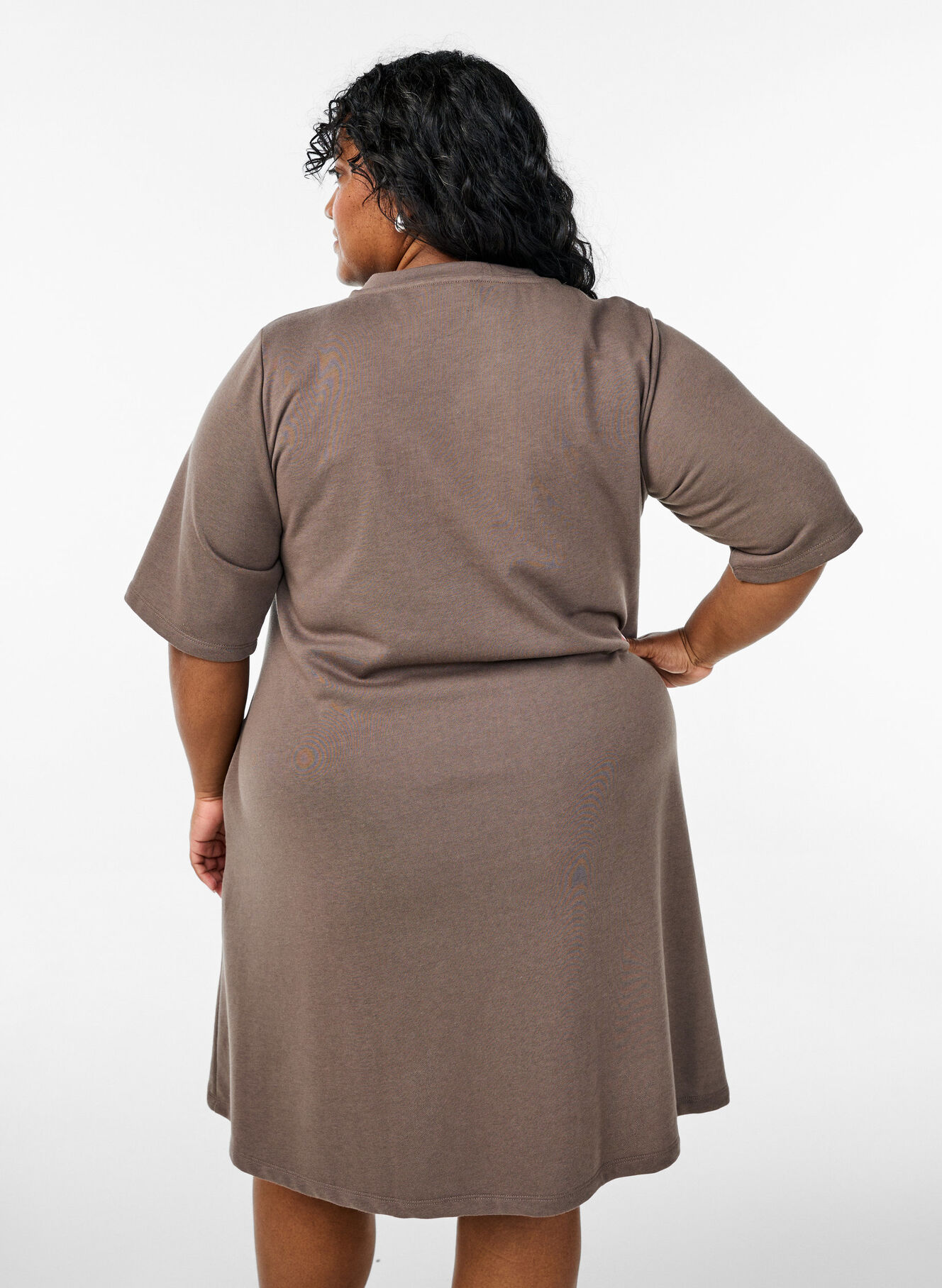 Knee-length jersey dress with pockets and A-line shape - Brown - Sz. 40-64 - Zizzifashion Knee-length jersey dress with pockets and A-line shape - Brown - Sz. 40-64 - Zizzifashion