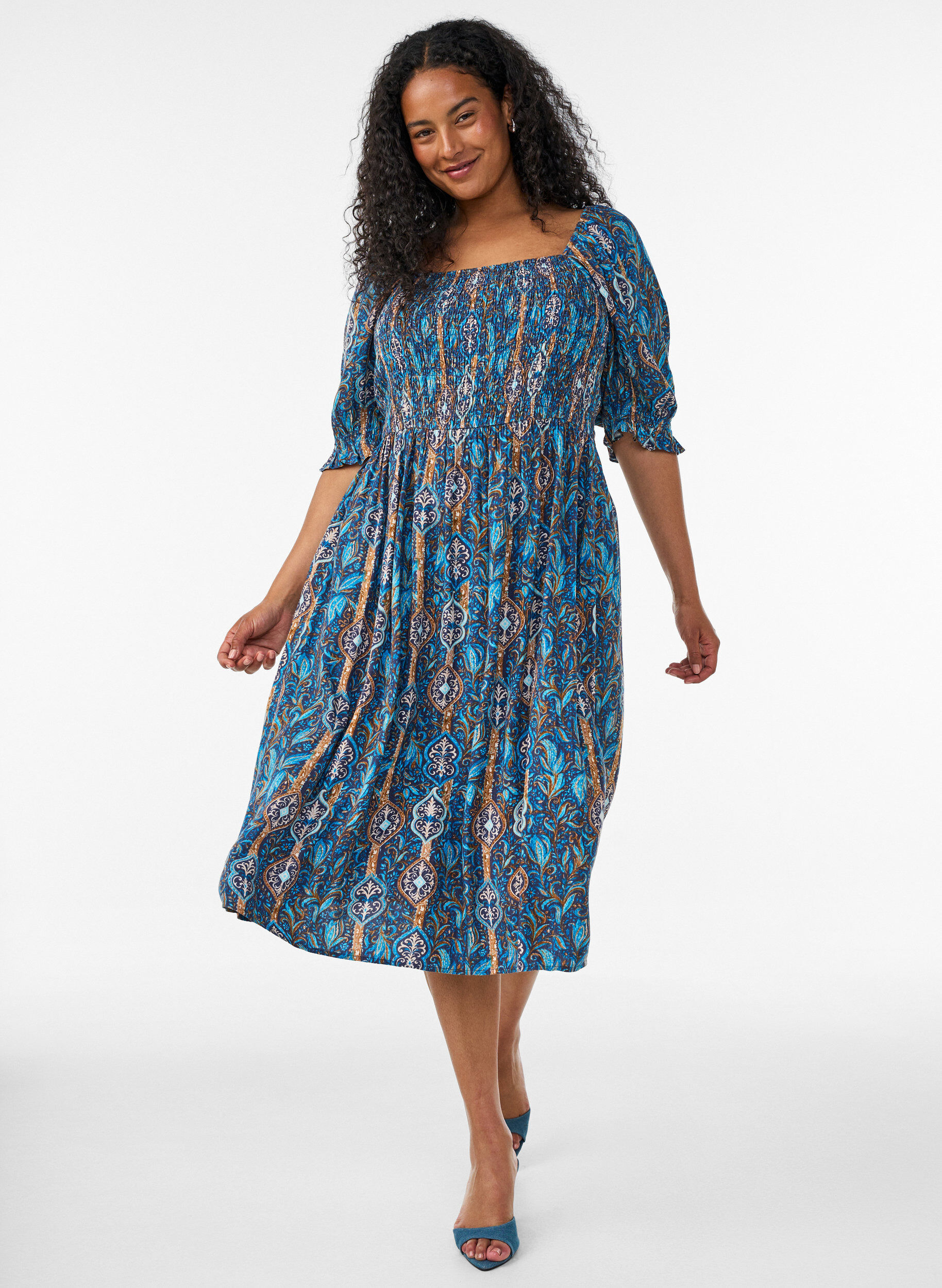 Summer dress in viscose with paisley print, Blue, Model