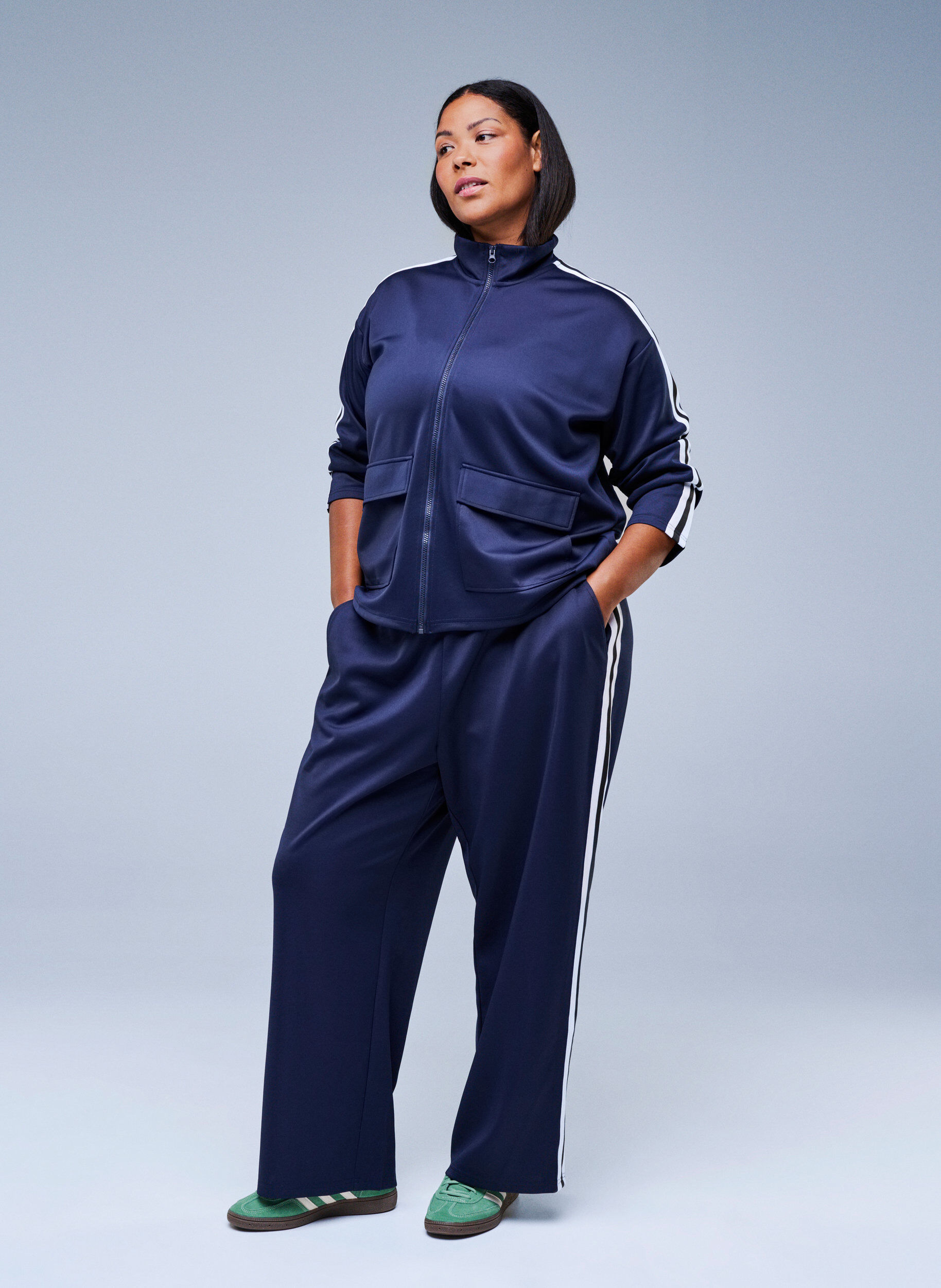 Track pants with high waist and sporty stripes