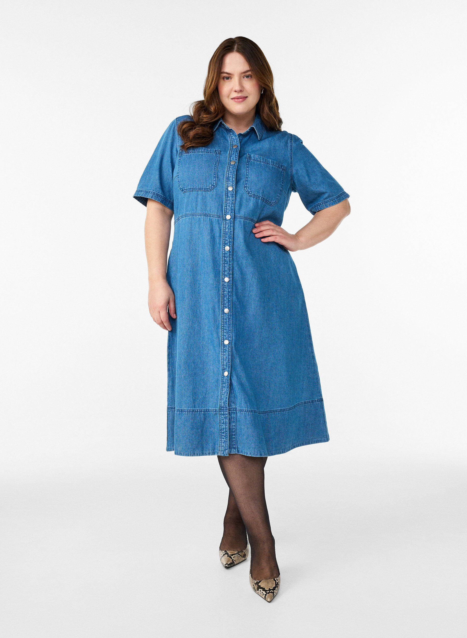 Denim shirt dress with short sleeves, Light Blue, Model