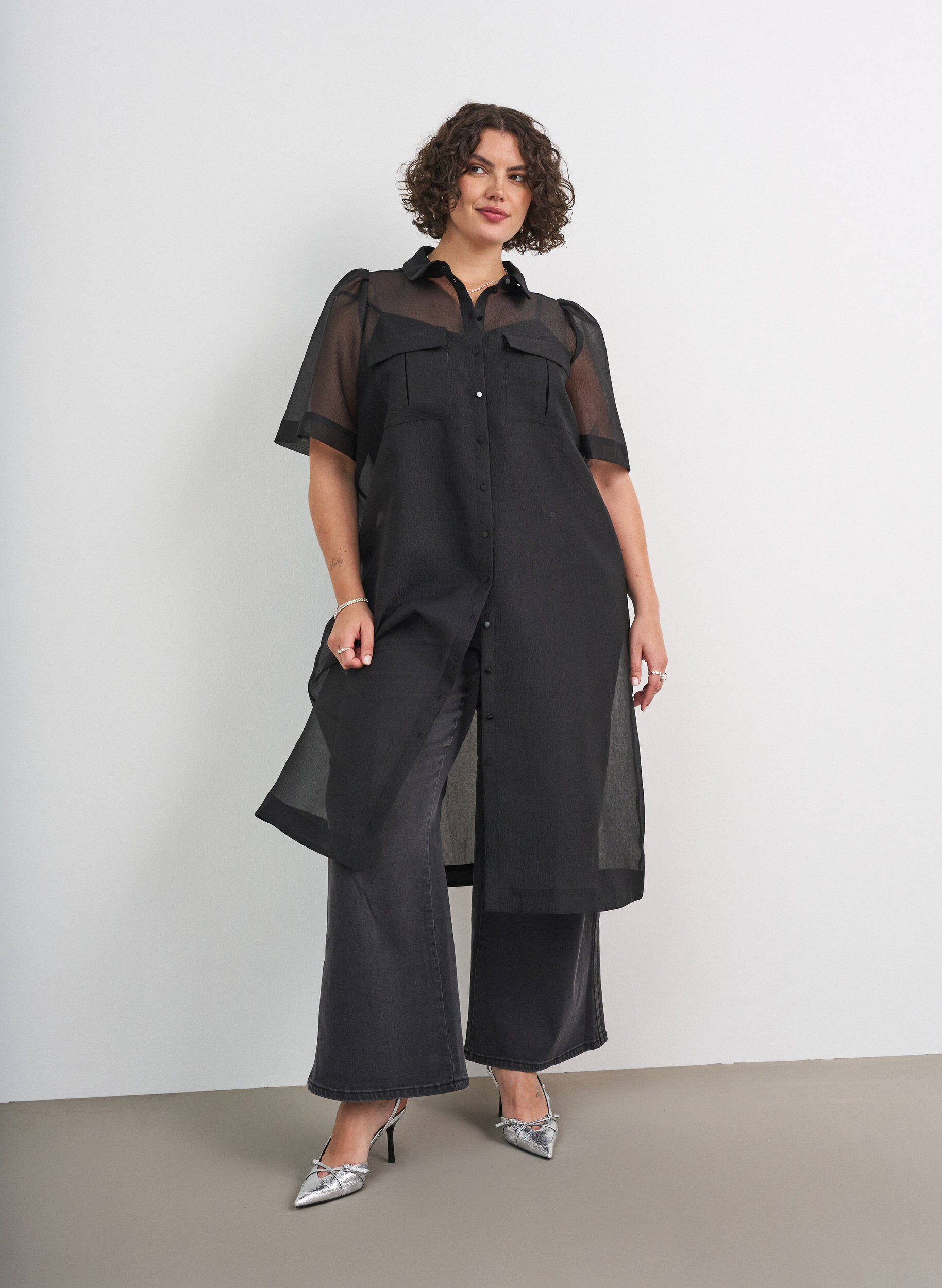 Organza dress with chest pockets and puff sleeves, Black, Model