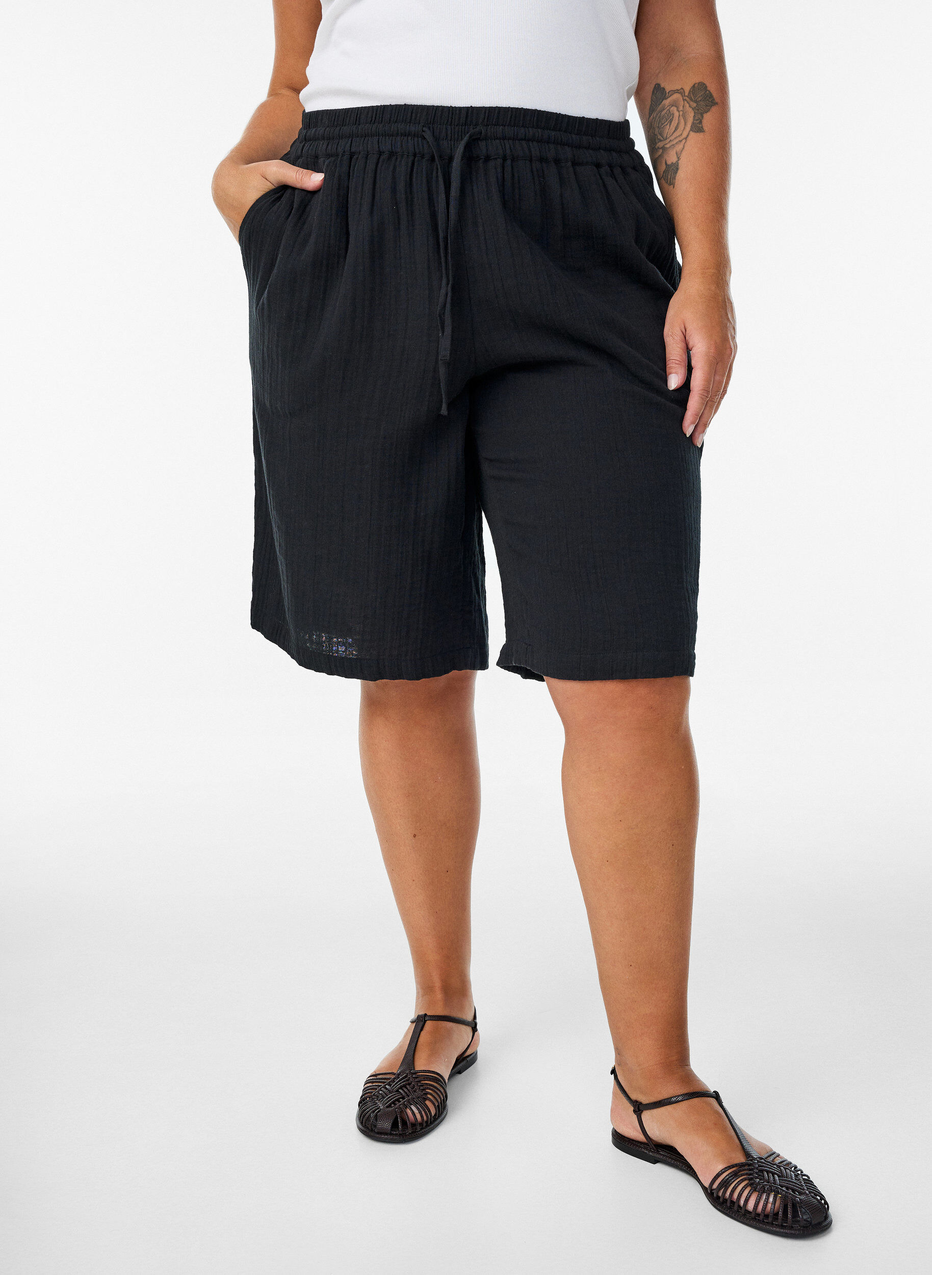 ZizzifashionLoose cotton muslin shorts with a high waist, Black, Model image number 3