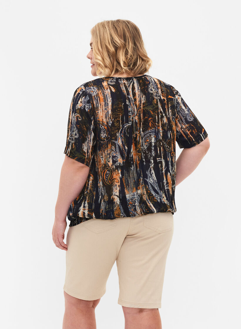 Close-fitting shorts with back pockets, Fog, Model image number 1